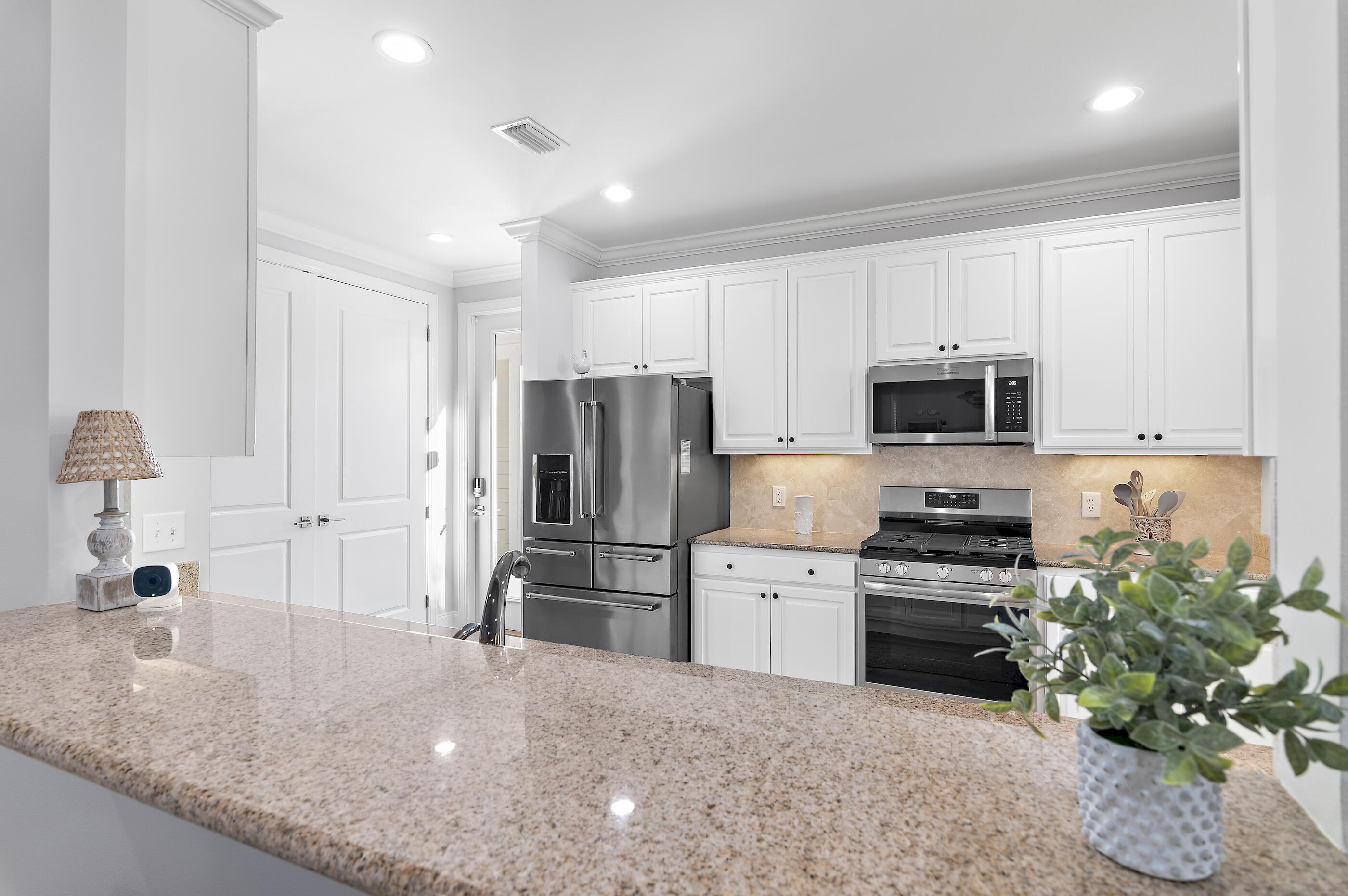 CRYSTAL LAKE - Residential