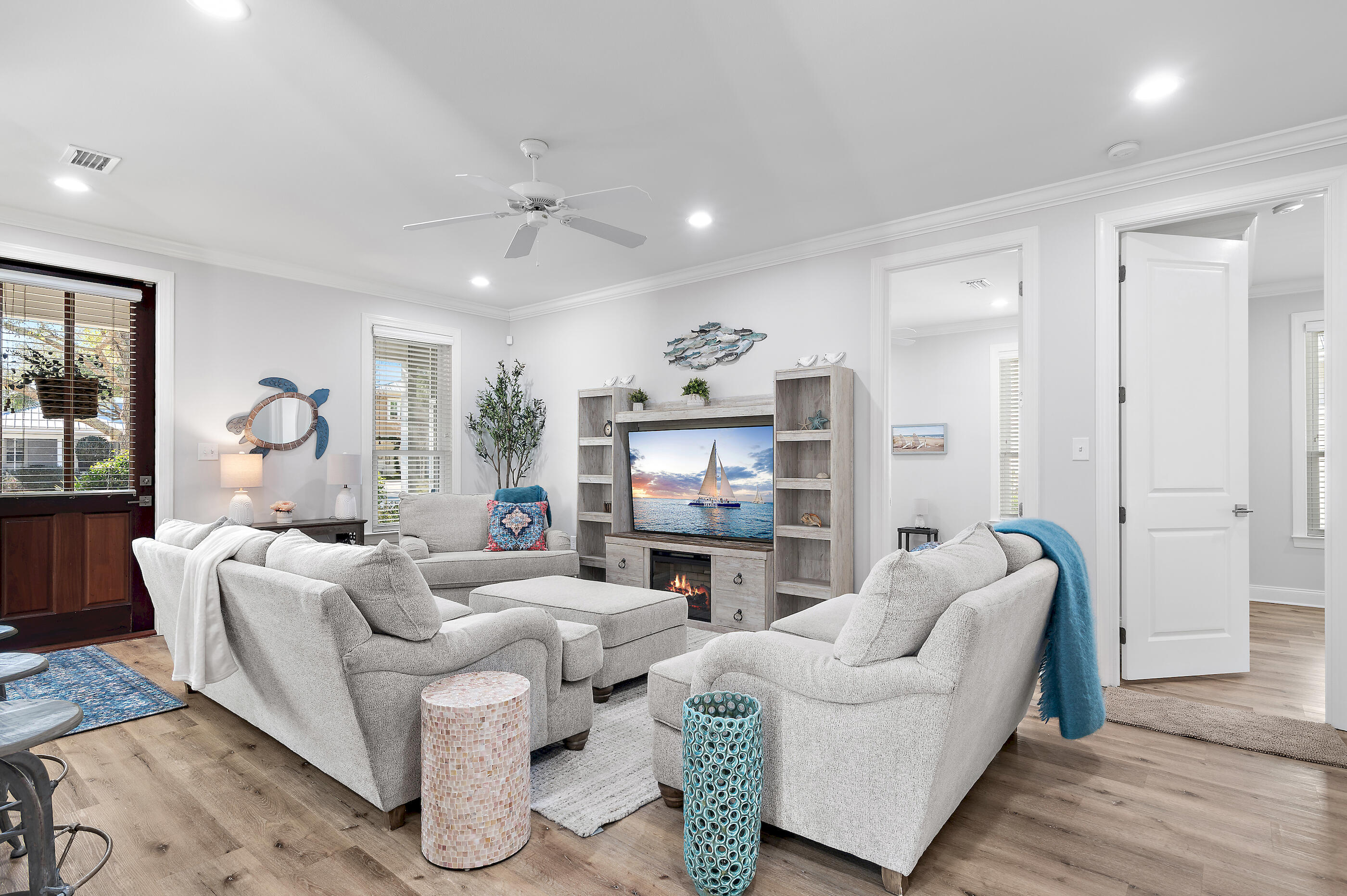 CRYSTAL LAKE - Residential