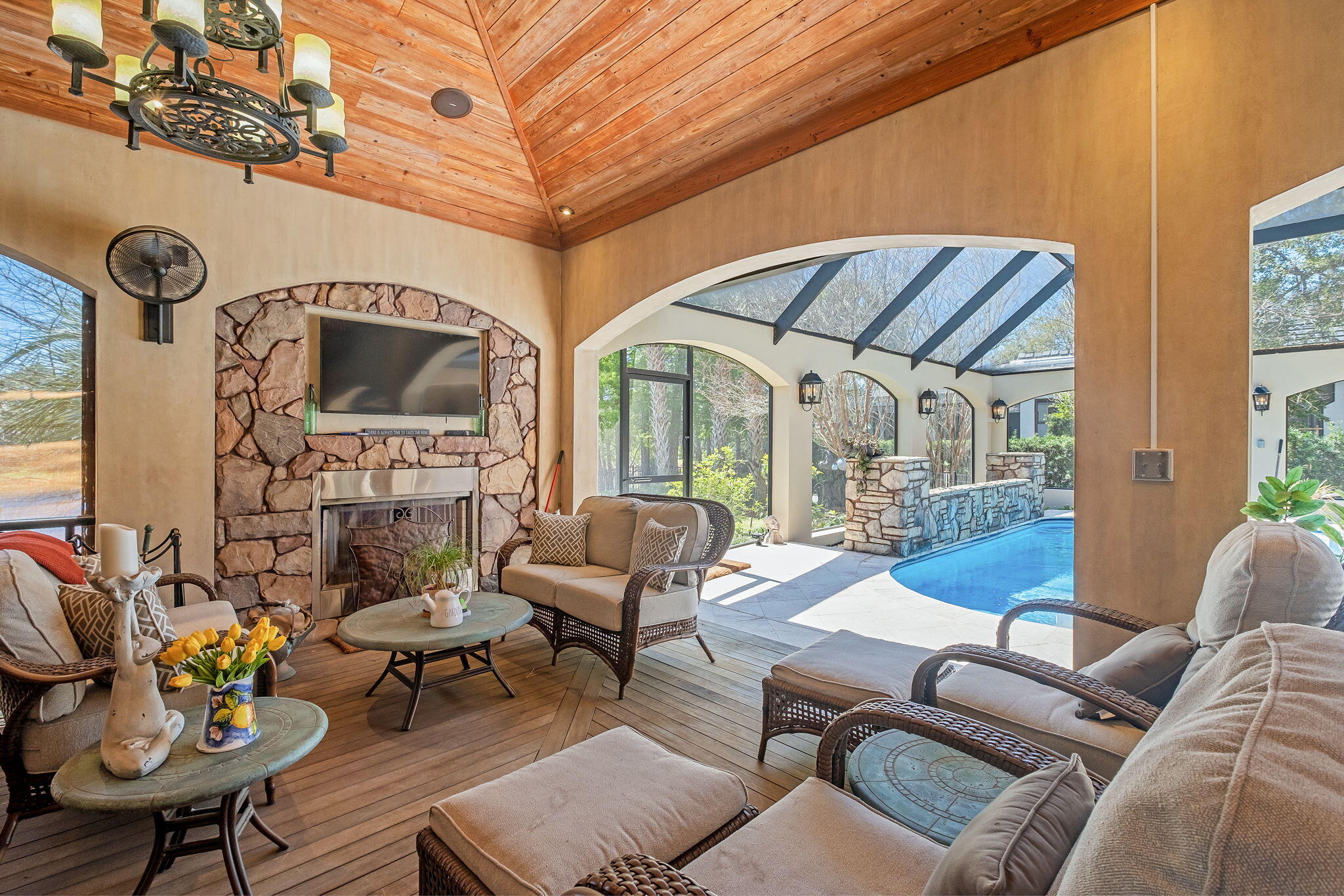 437 Admiral Court