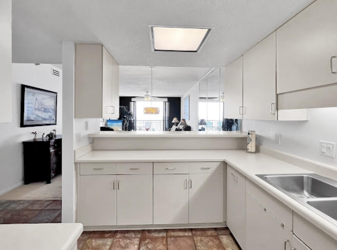 NAVARRE TOWERS CONDO - Residential