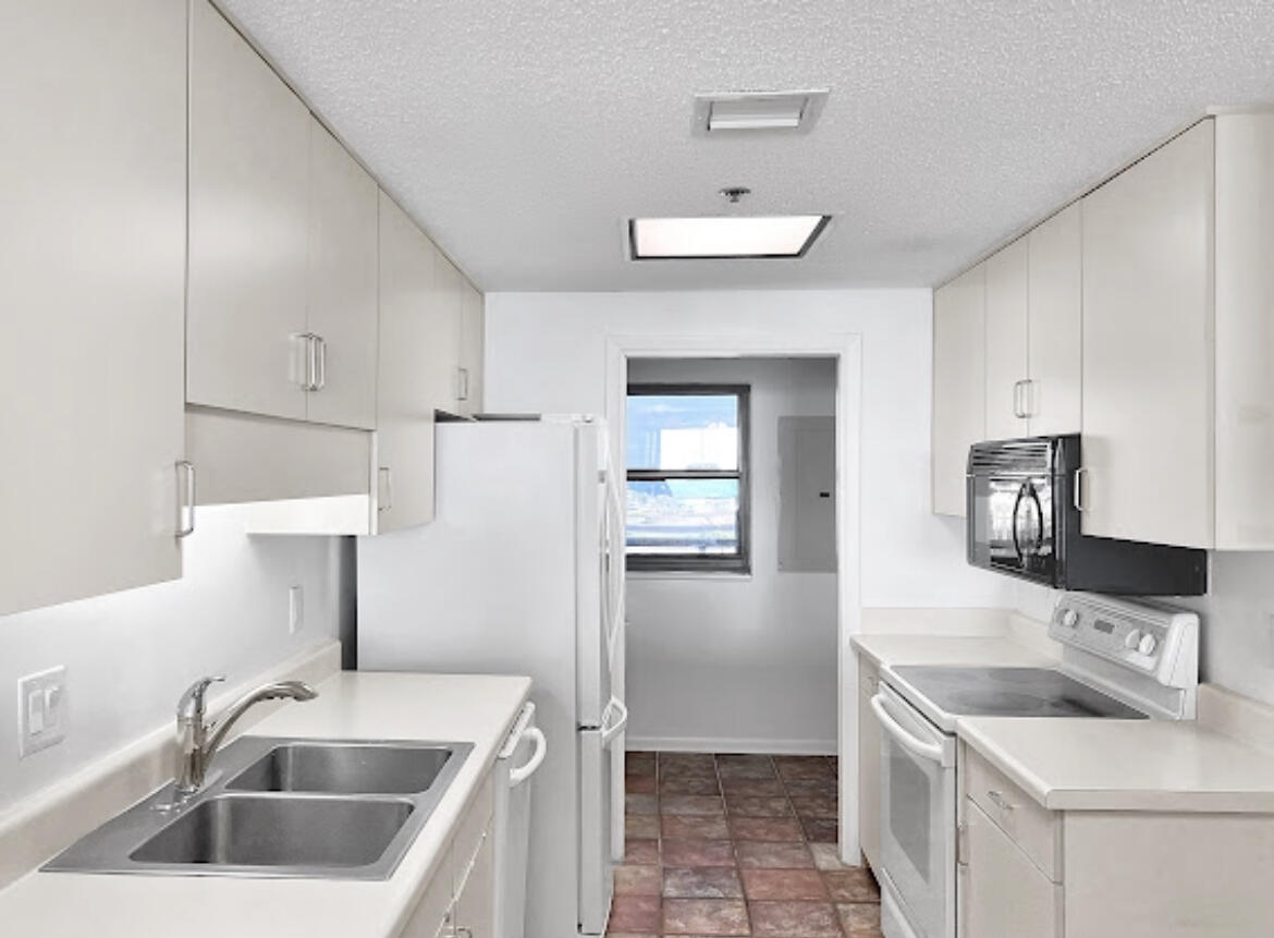 NAVARRE TOWERS CONDO - Residential