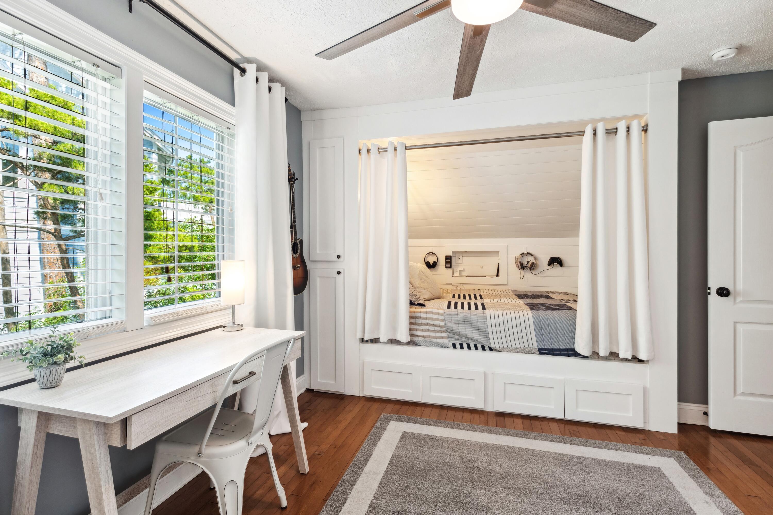 LAKESIDE AT BLUE MOUNTAIN BEACH - Residential