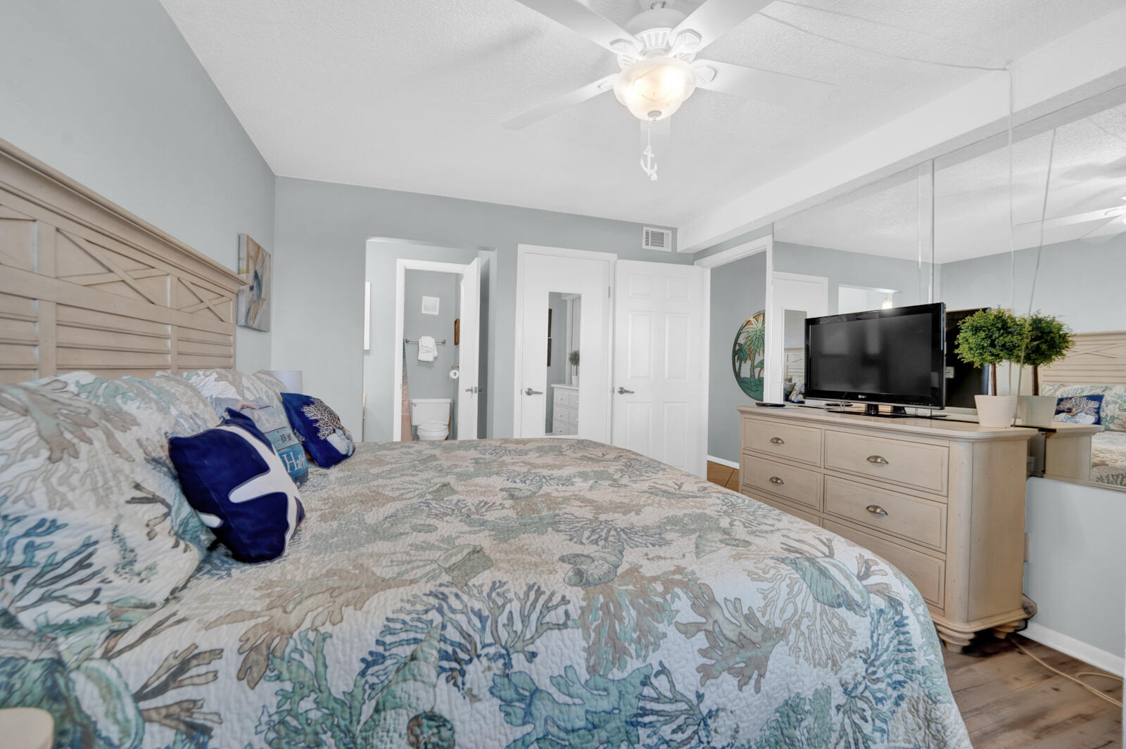 SUMMIT CONDOMINIUM, THE - Residential