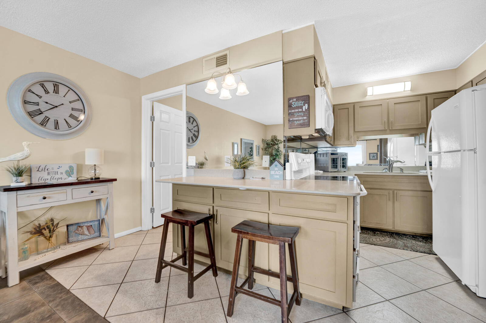 SUMMIT CONDOMINIUM, THE - Residential