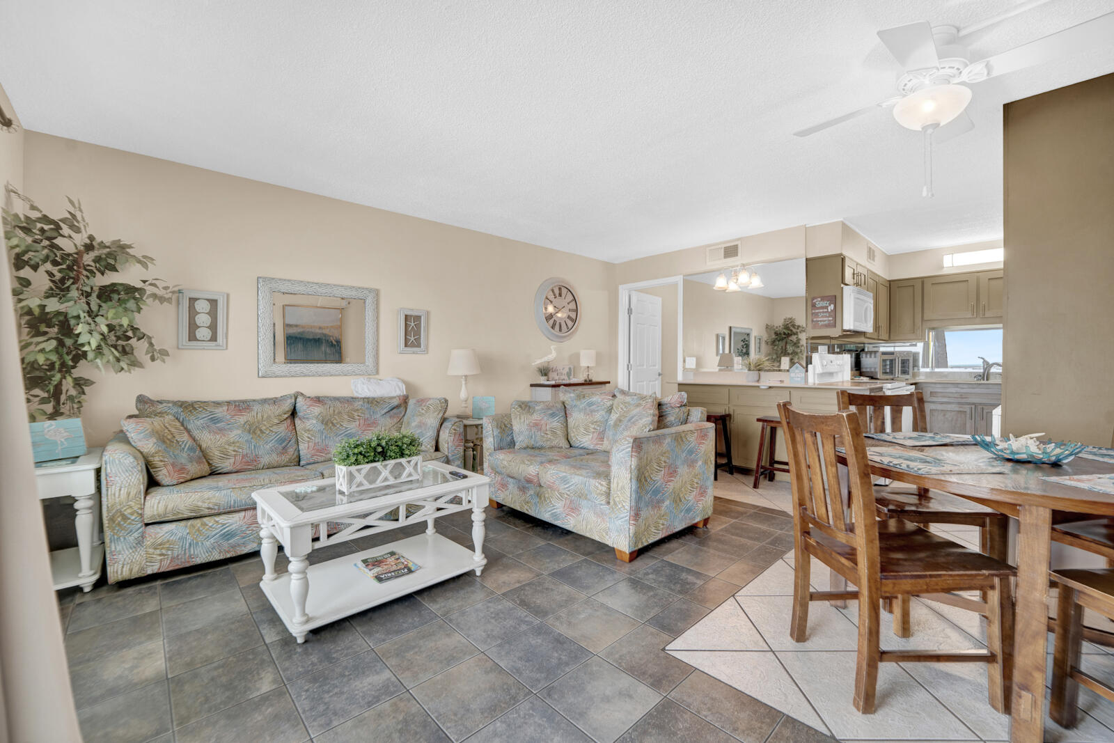 SUMMIT CONDOMINIUM, THE - Residential