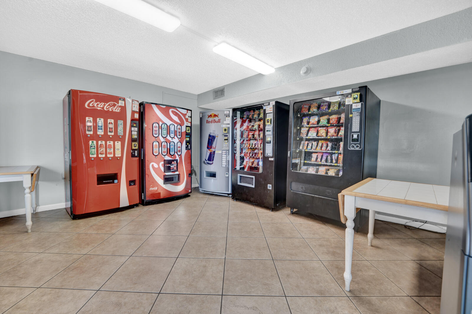 SUMMIT CONDOMINIUM, THE - Residential