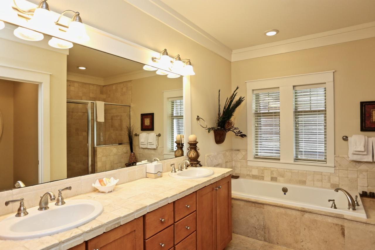 MAGNOLIA BAY - Residential