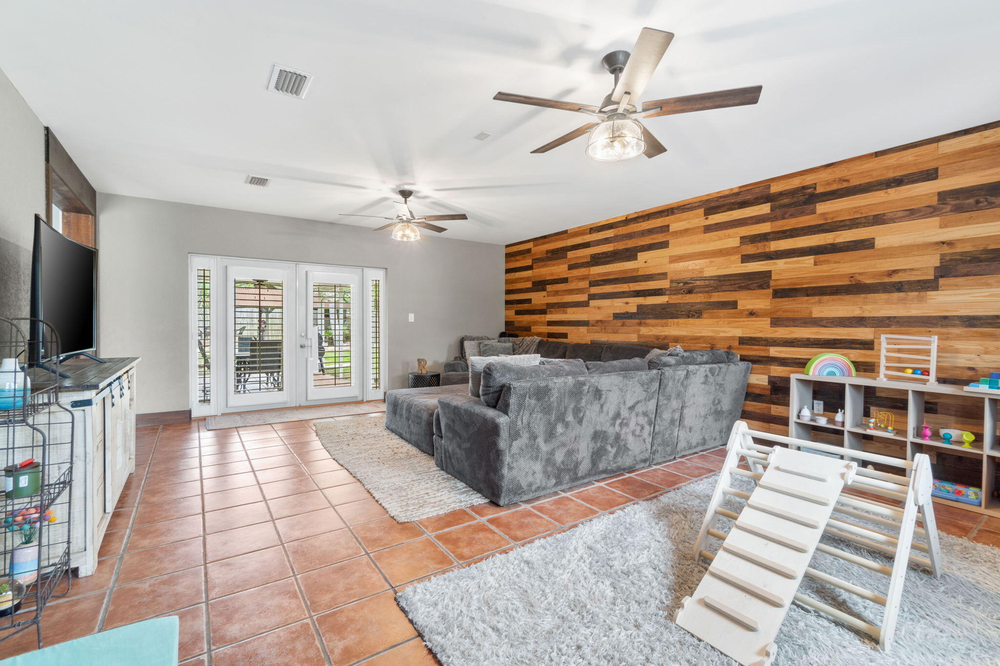 EAST BAY RIVER ESTATES - Residential