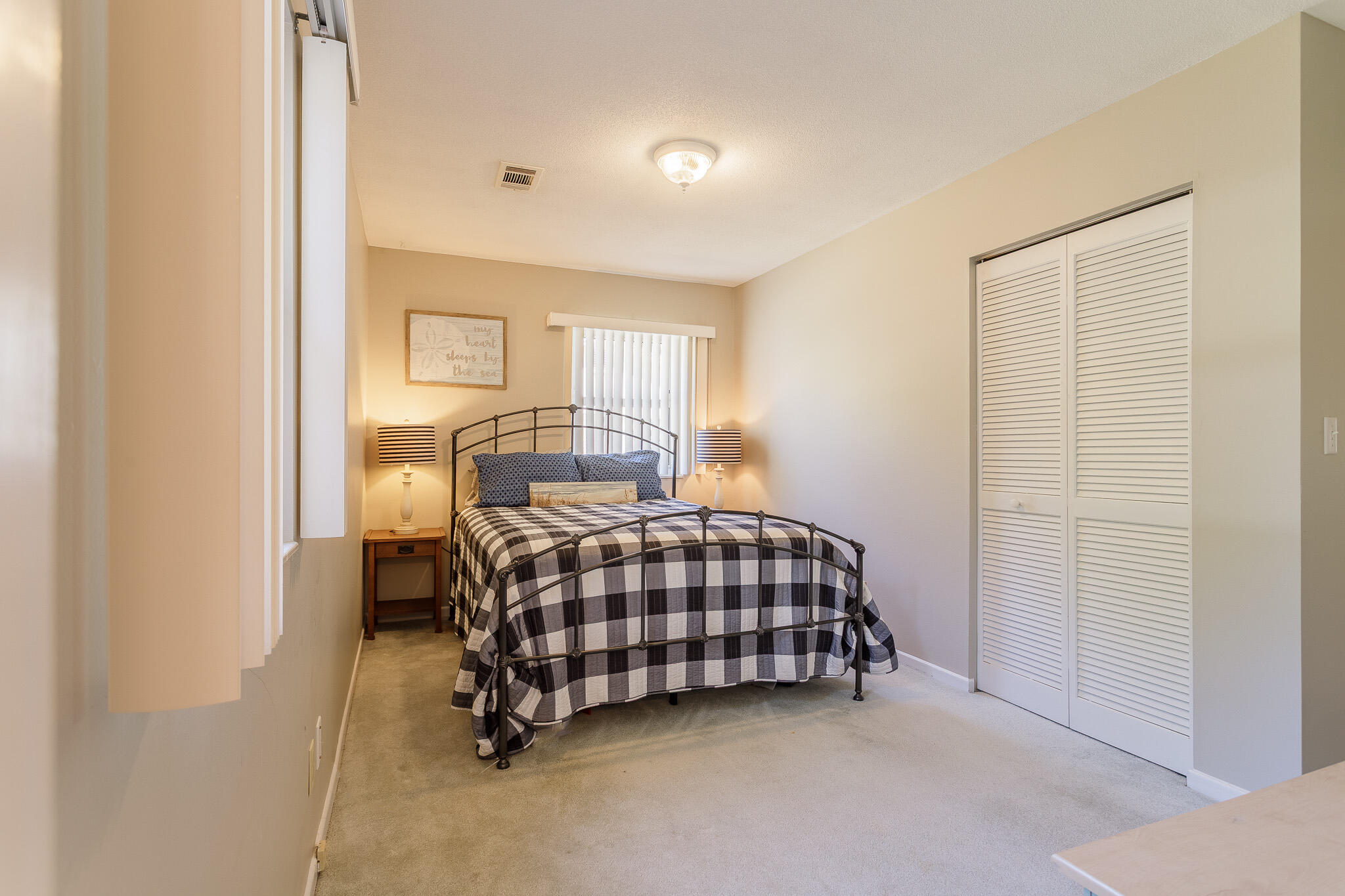 PINE CREST HILLS S/D LOT 5 BLK H - Residential