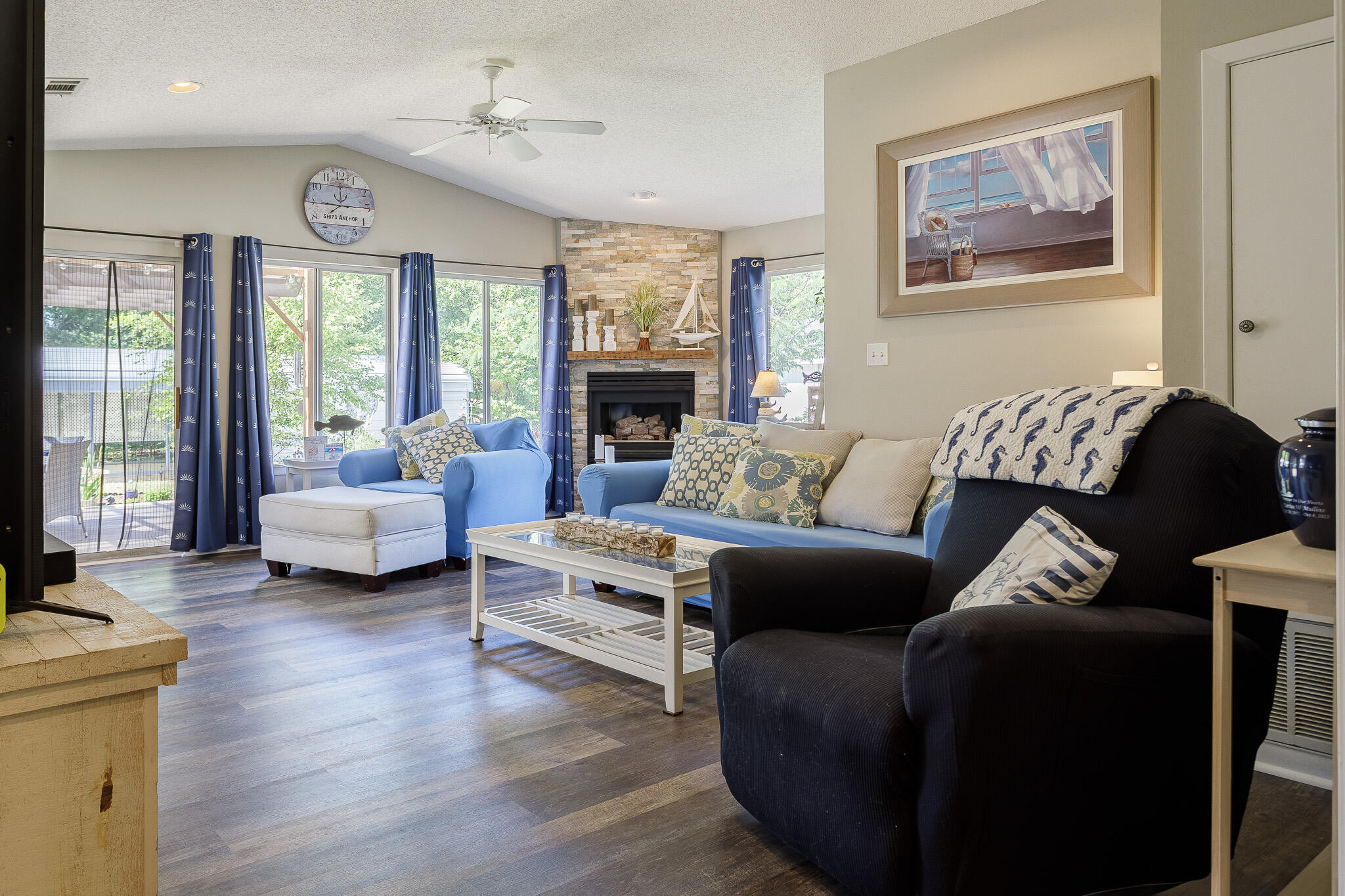 PINE CREST HILLS S/D LOT 5 BLK H - Residential