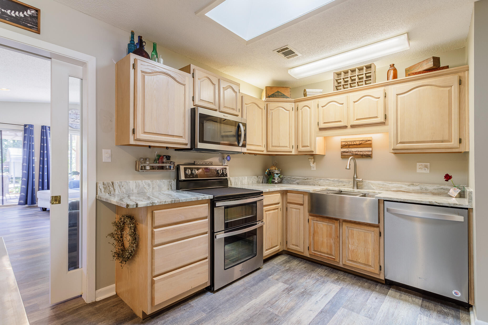 PINE CREST HILLS S/D LOT 5 BLK H - Residential