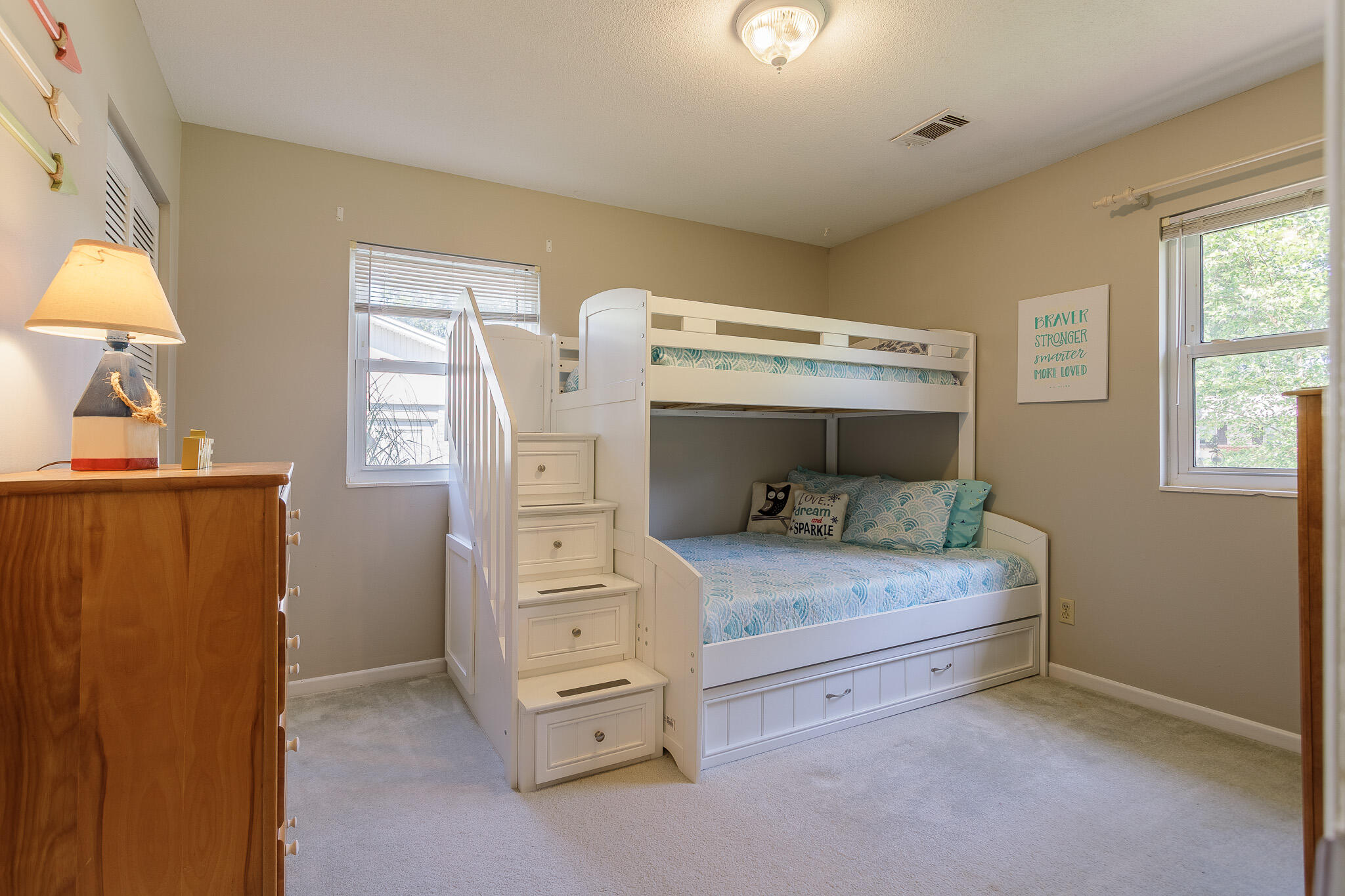 PINE CREST HILLS S/D LOT 5 BLK H - Residential