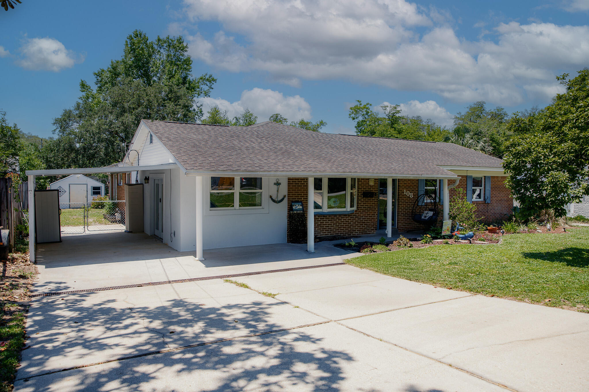 PINE CREST HILLS S/D LOT 5 BLK H - Residential