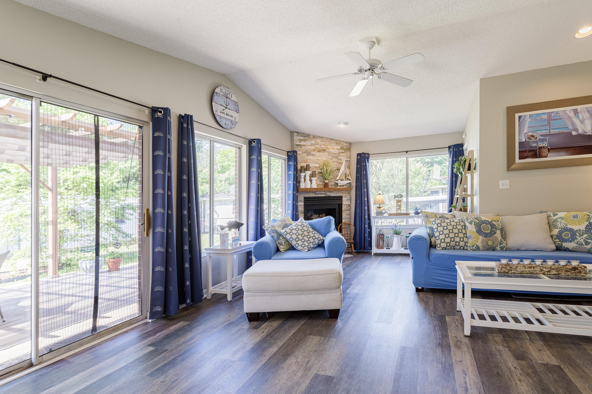 PINE CREST HILLS S/D LOT 5 BLK H - Residential