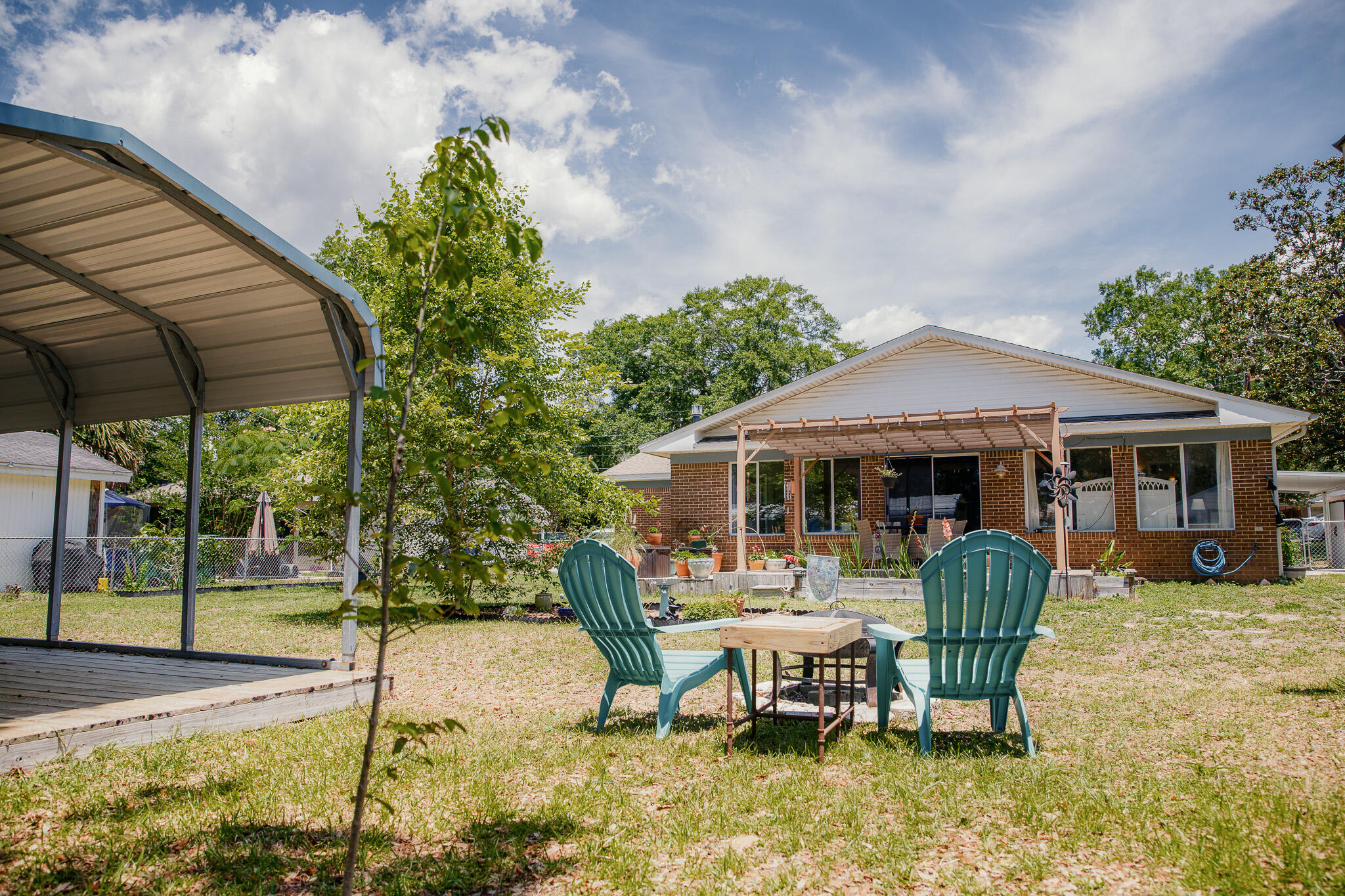 PINE CREST HILLS S/D LOT 5 BLK H - Residential