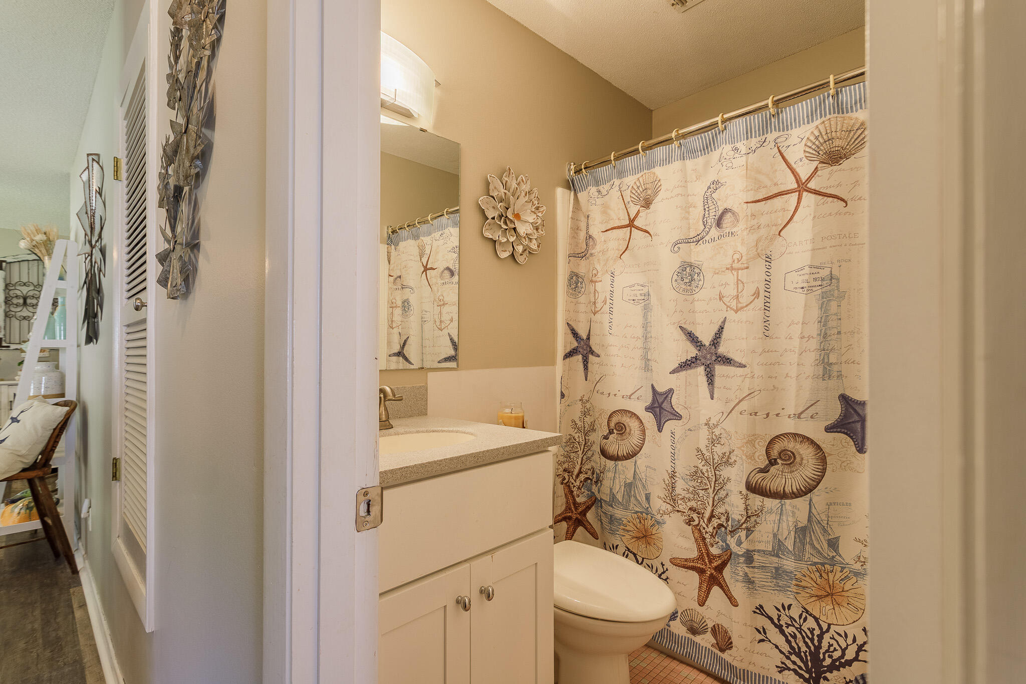 PINE CREST HILLS S/D LOT 5 BLK H - Residential