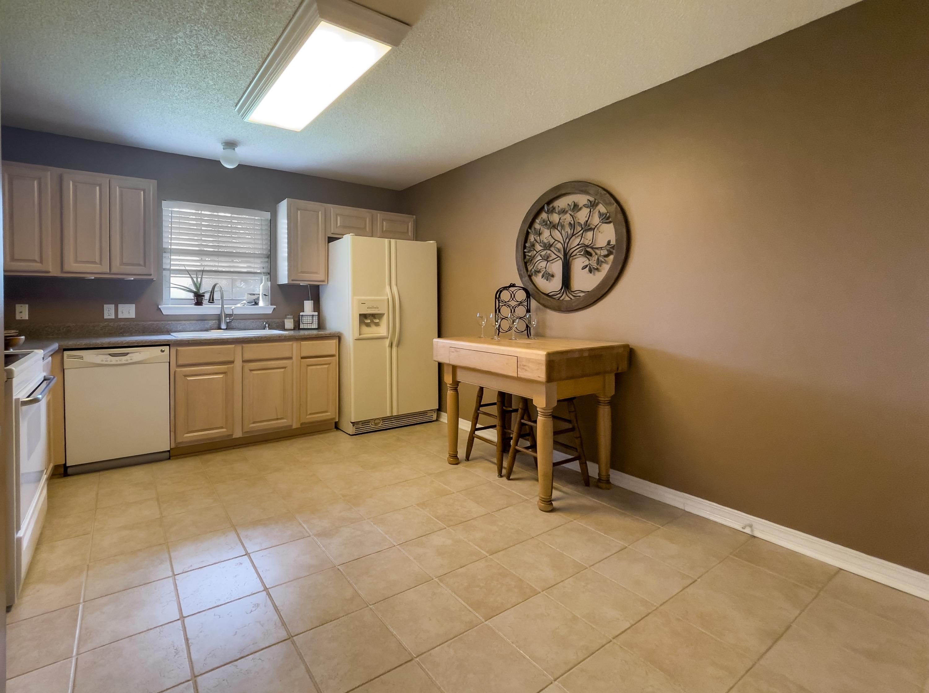 HOLLEY BY THE SEA - Residential