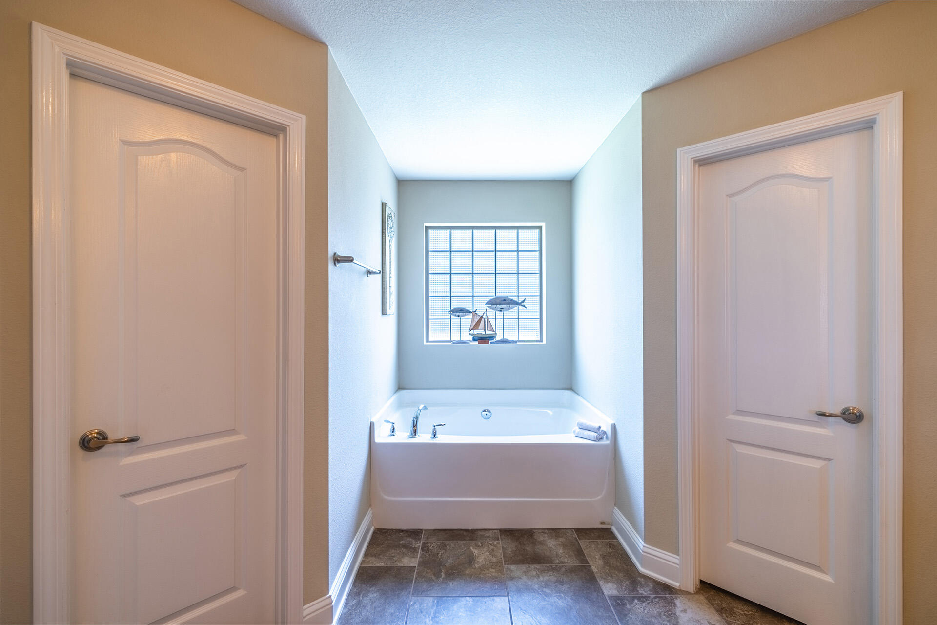 HOLLEY BY THE SEA - Residential