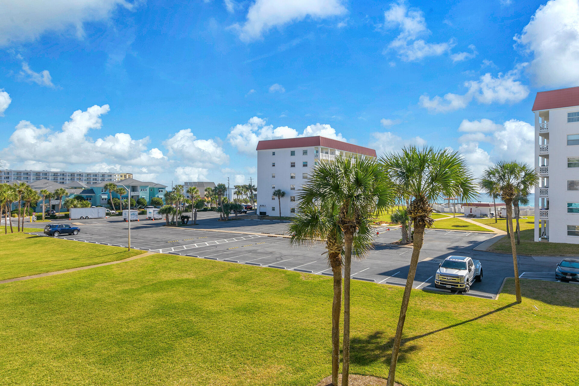 EL MATADOR CONDO - Residential