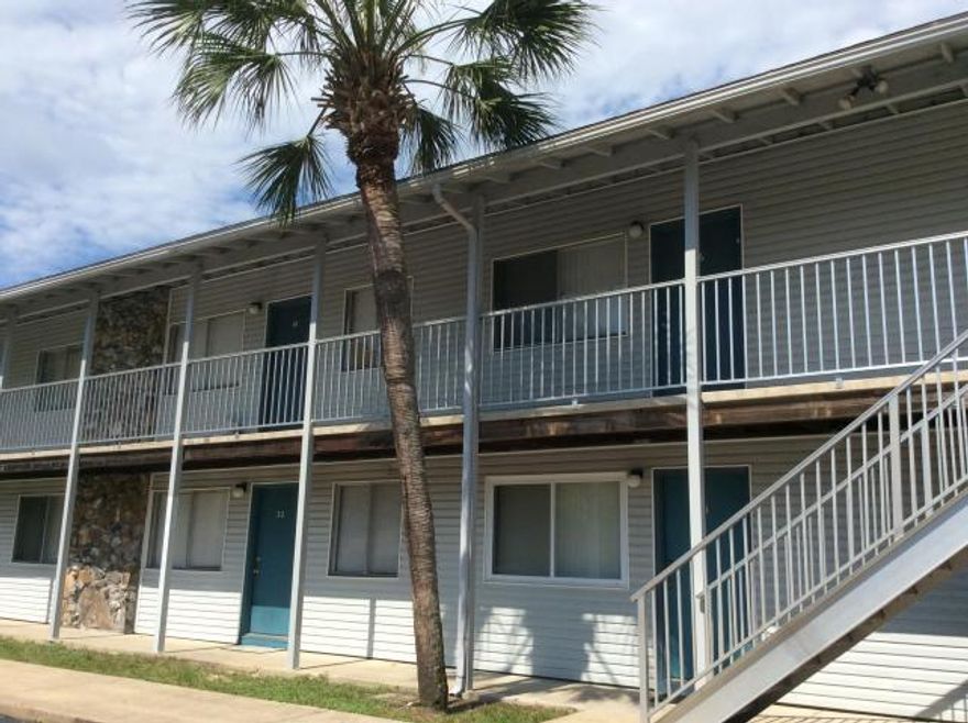 Cozy 1BR/1BA condo for rent in Niceville, Florida! Conveniently located on College Boulevard near Northwest Florida State College and Eglin Air Force Base, this rental is perfect for students, teachers and military service members. Interior features all the must-have�??s - an open living and dining area, fully equipped kitchen and spacious bedroom which comes outfitted with two double-door closets. The community itself features assigned parking, an onsite pool, laundry facility, vending machines and picnic area. We are sorry, this rental is not pet-friendly, nor does it permit smoking. Schedule a showing today! Great rental at a better price!