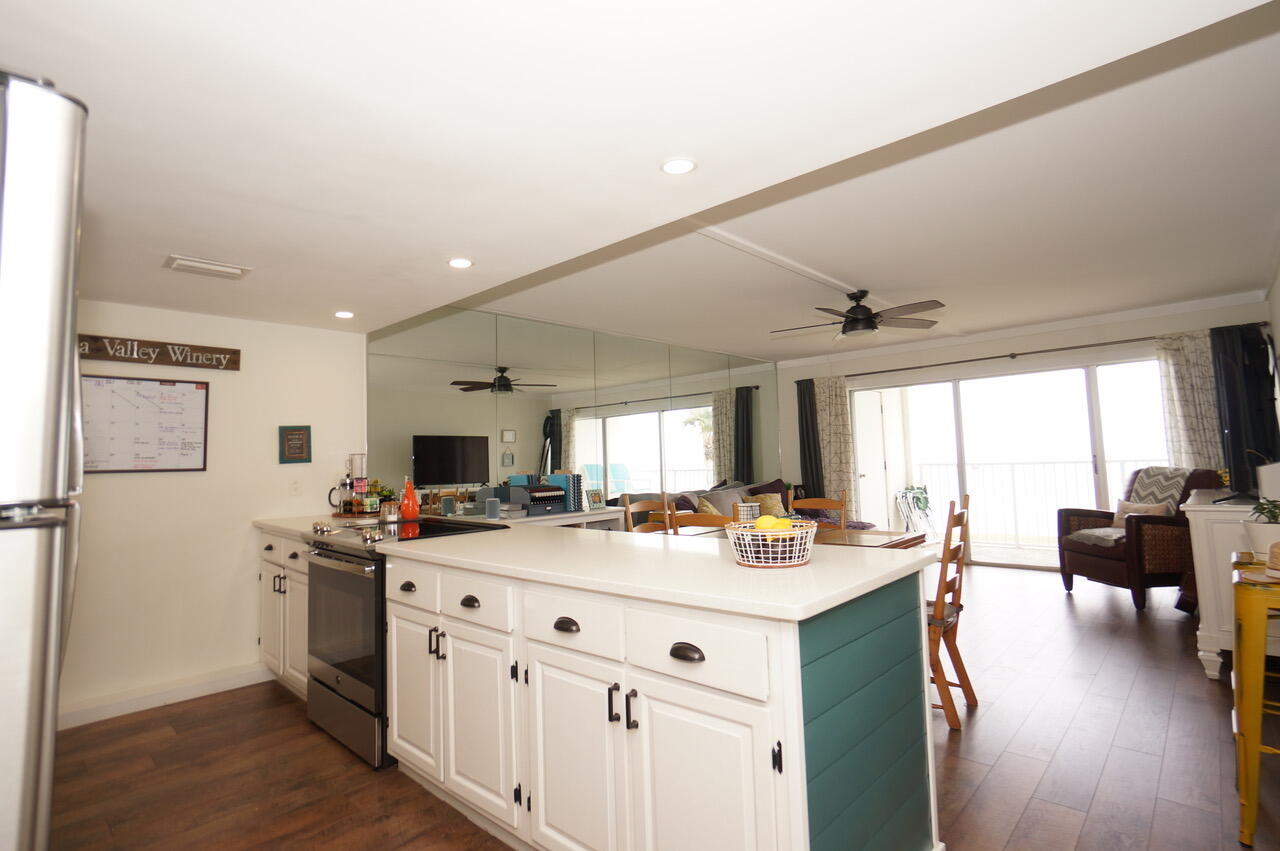 VALENCIA CONDO - Residential