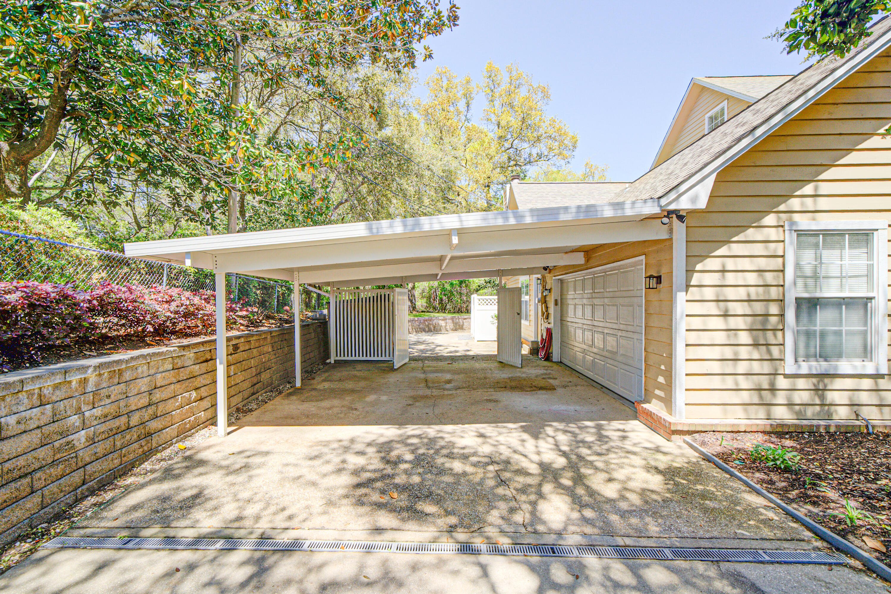 LAKE SHARON ESTATES - Residential