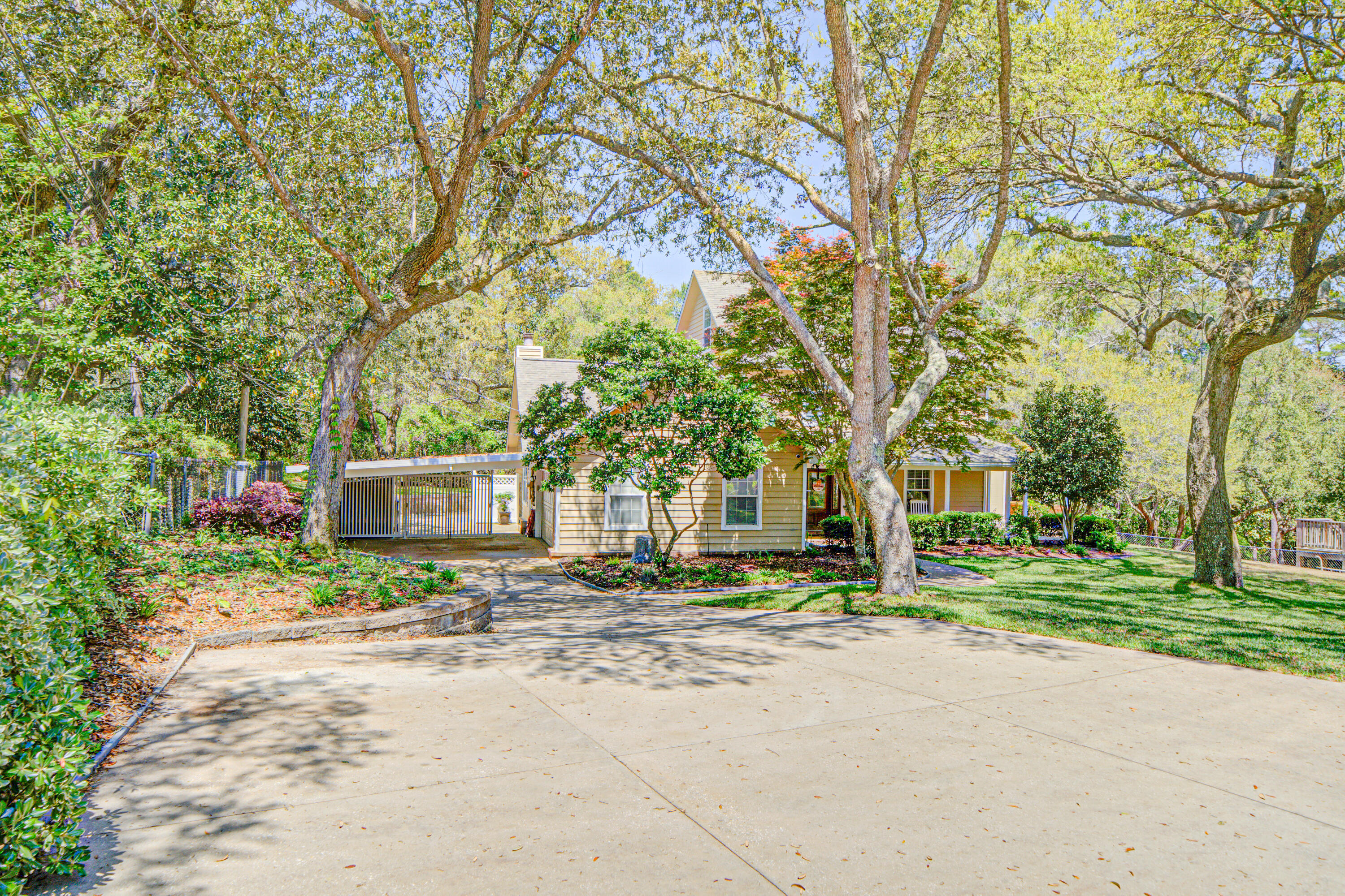 LAKE SHARON ESTATES - Residential