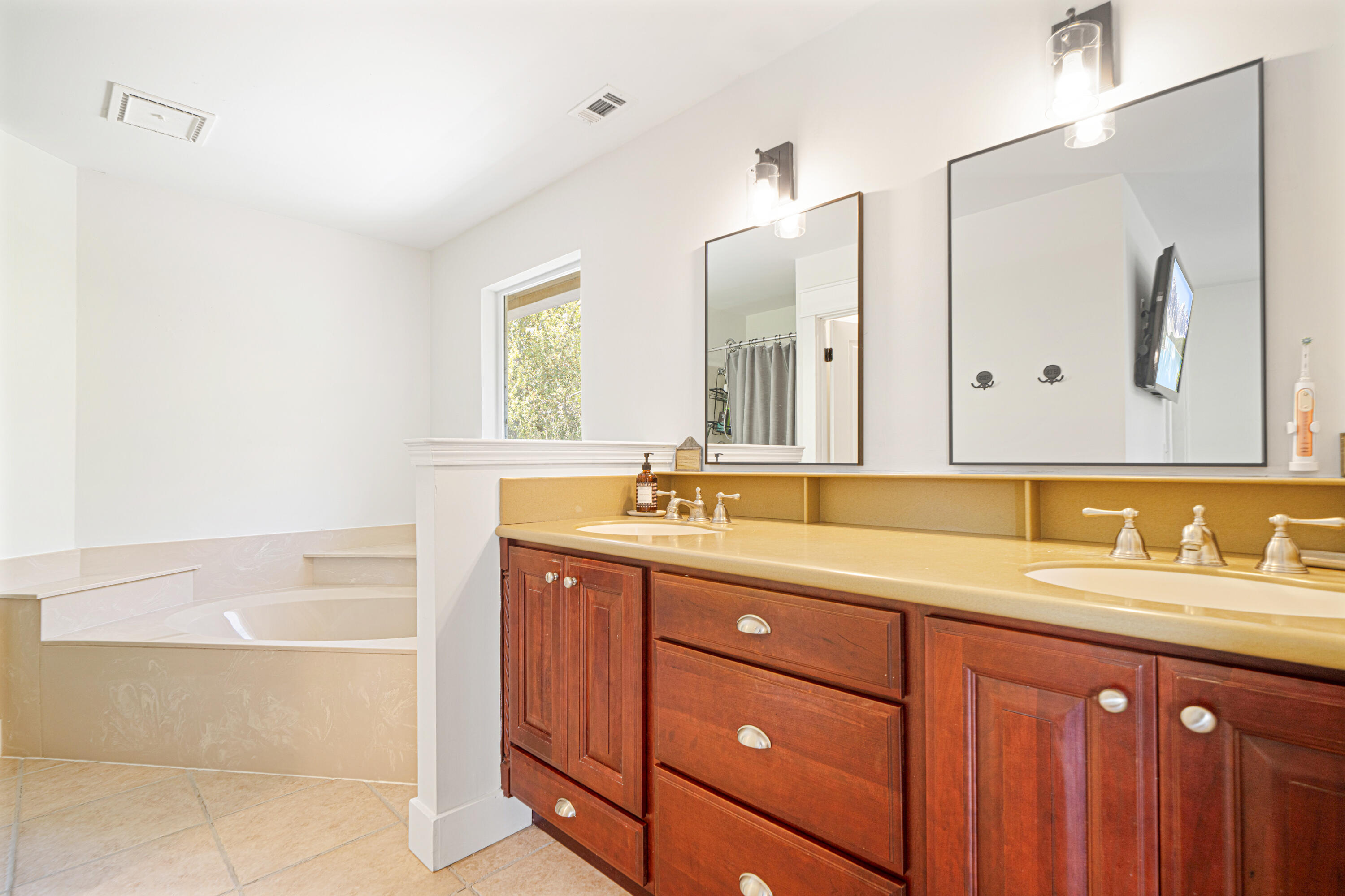 LAKE SHARON ESTATES - Residential