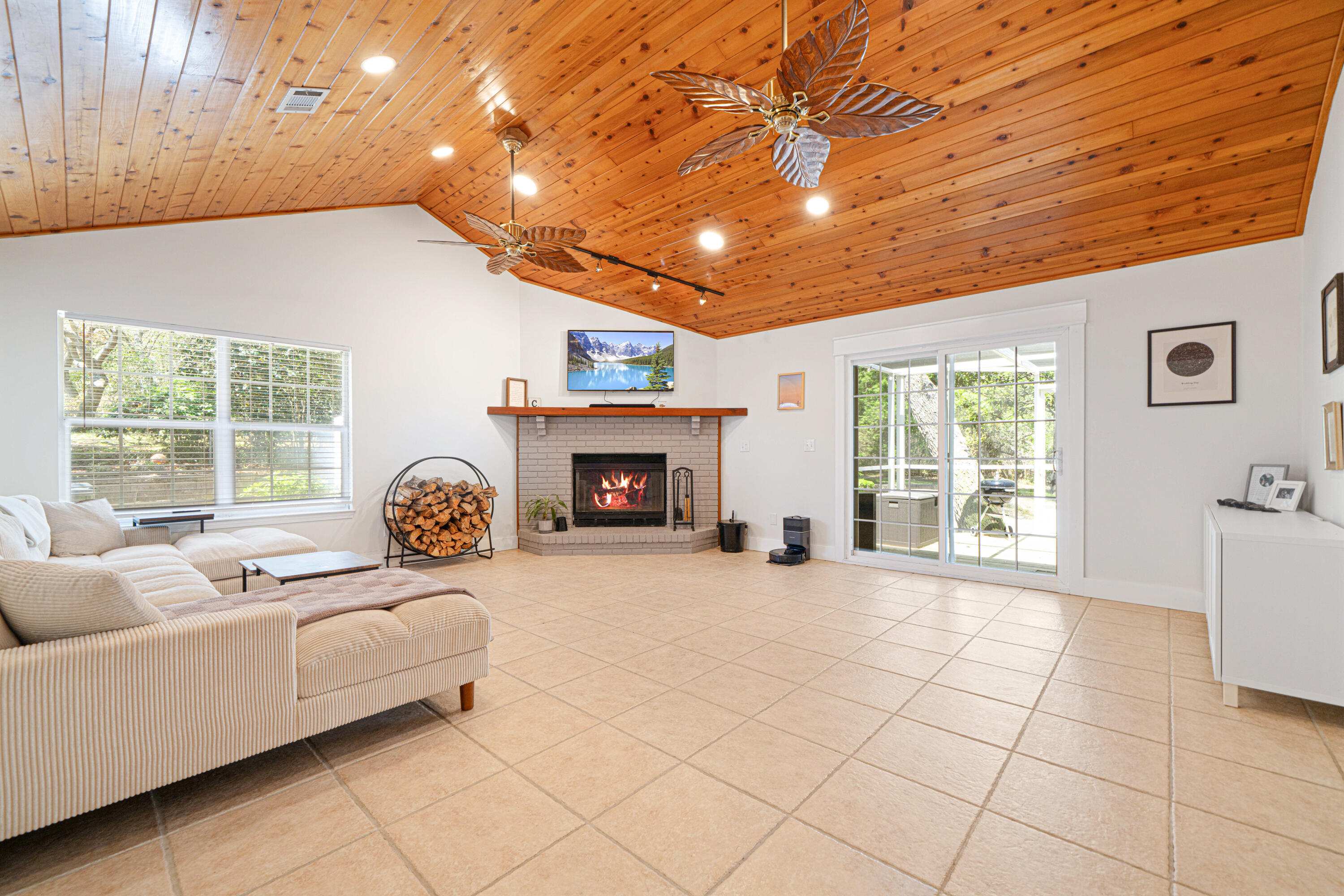 LAKE SHARON ESTATES - Residential