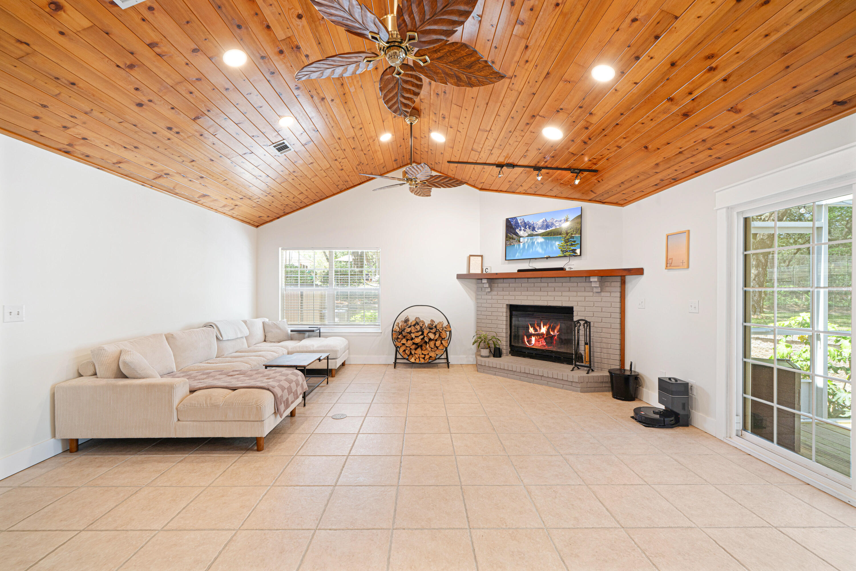 LAKE SHARON ESTATES - Residential