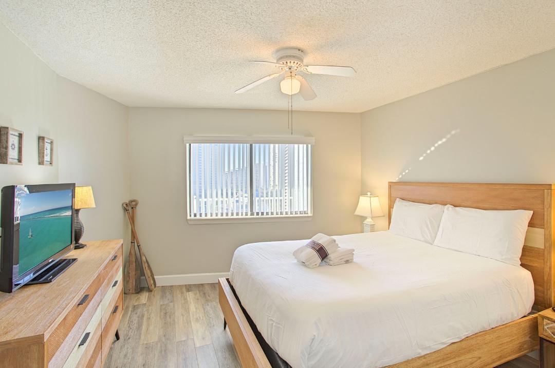 MAINSAIL CONDO PH 5 - Residential