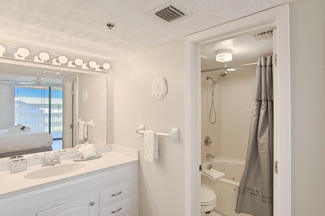 MAINSAIL CONDO PH 5 - Residential
