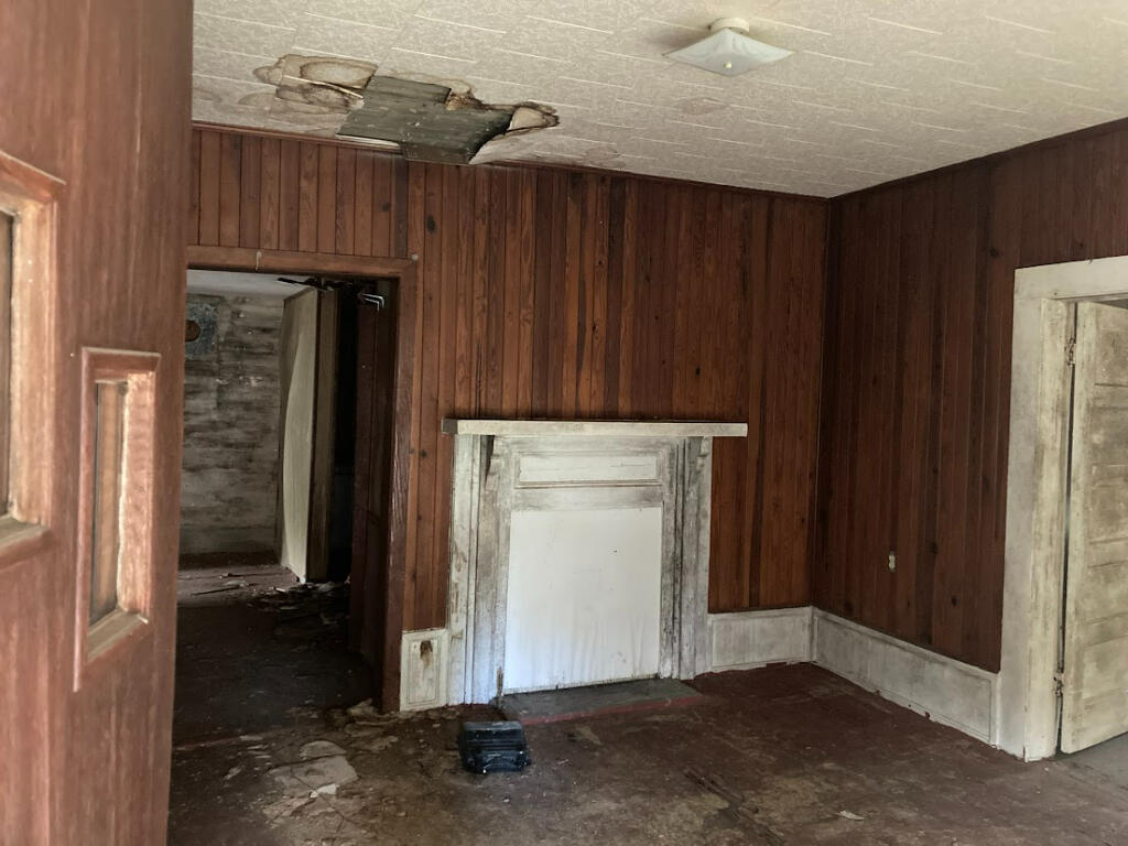 CRESTVIEW - Residential