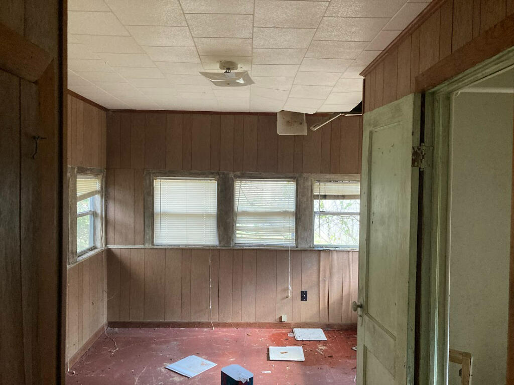 CRESTVIEW - Residential