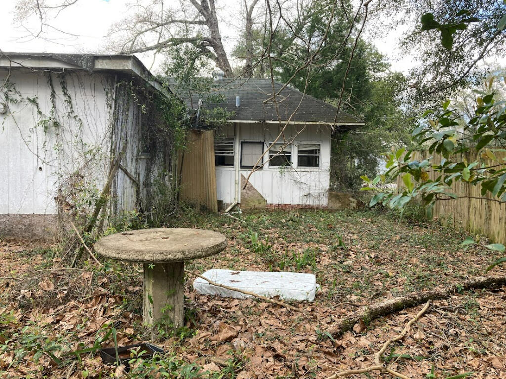 CRESTVIEW - Residential