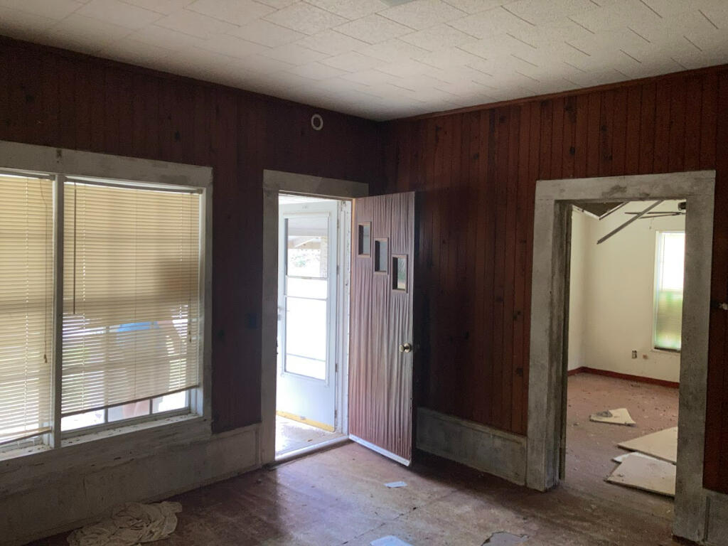 CRESTVIEW - Residential