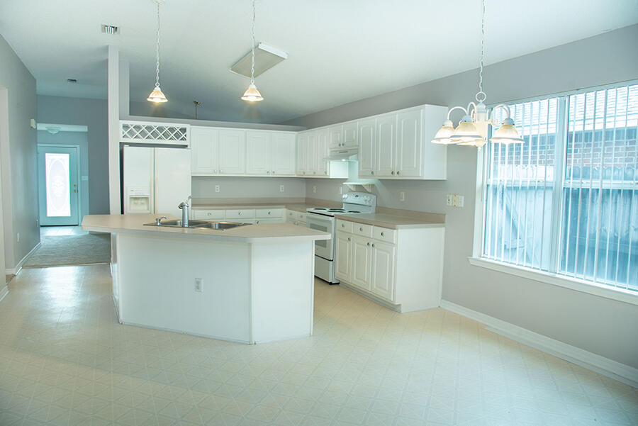 EMERALD VILLAGE S/D - Residential Lease