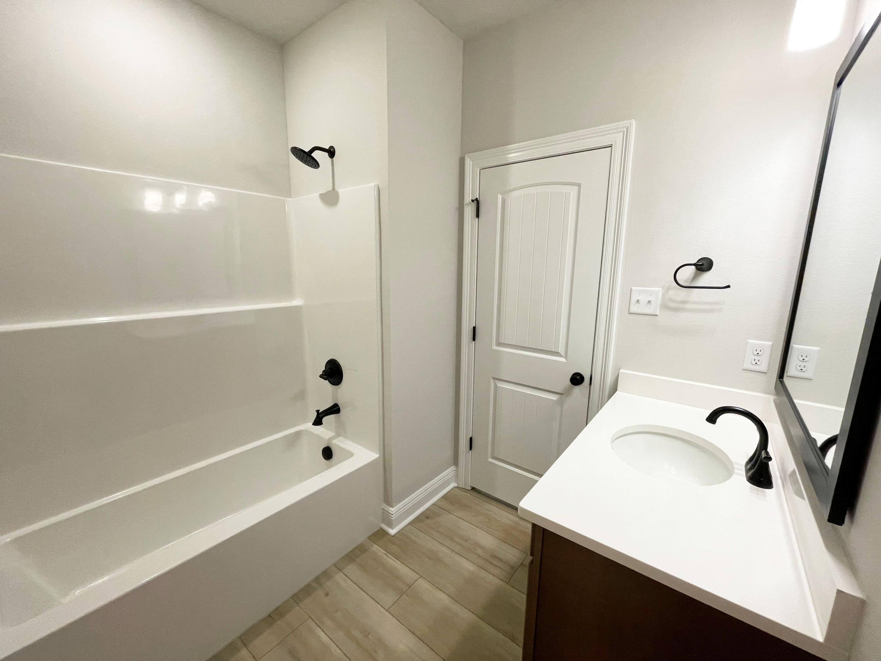 YOUNG OAKS - Residential