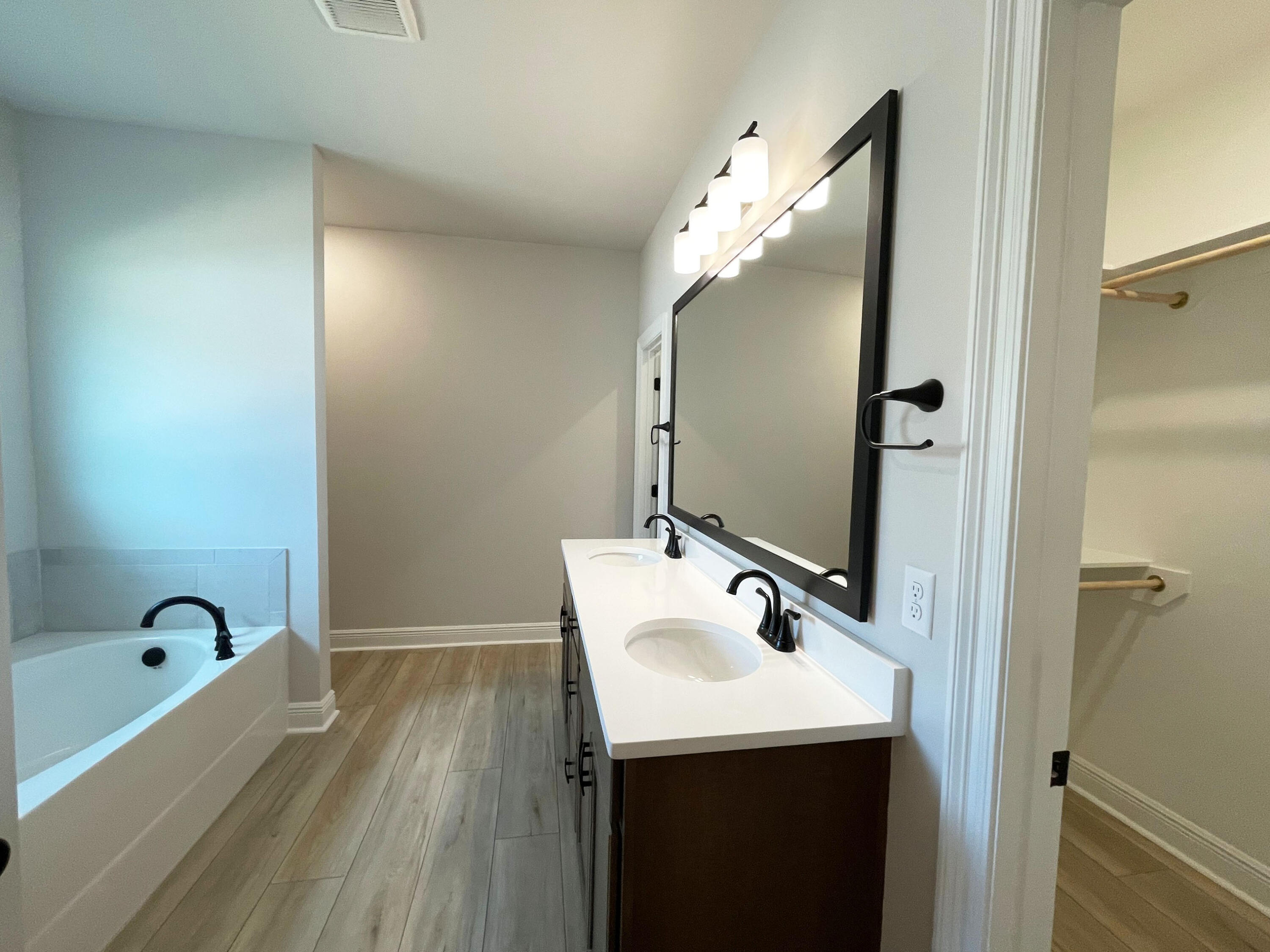 YOUNG OAKS - Residential