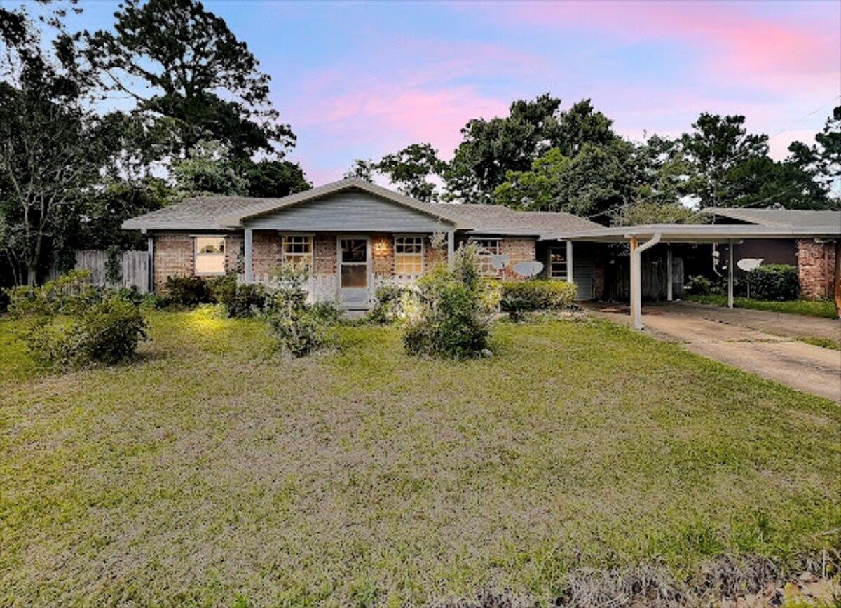 Welcome home to this 3/2 in a PRIME LOCATION! Walk in and be blown away by the vaulted ceilings and gorgeous LVP floors throughout the main areas of the home! New piping installed in 2016, newer AC, newer roof. Relax in your OVERSIZED Florida room and take in the summer breeze while you are sipping on a nice cold beverage! Do not miss your opportunity to come see this AMAZING home!