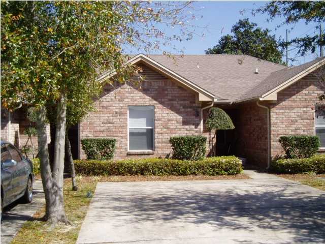 Single story end unit townhome. 2 bedrooms, 2 bathrooms, open floor plan. Partially fenced yard. Pets are not negotiable. Available 6-15-20.