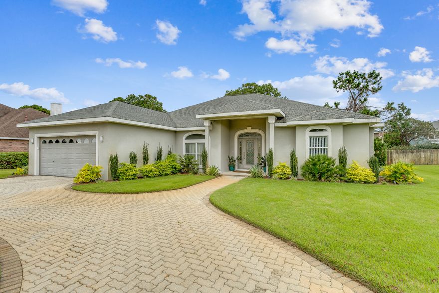 Move in ready home in immaculate condition.Getting roof replacement quotes at this time, new roof included with purchase (to satisfy current insurance guidelines)Also available partially furnished, fully furnished or turn key.Washer/Dryer also negotiable.