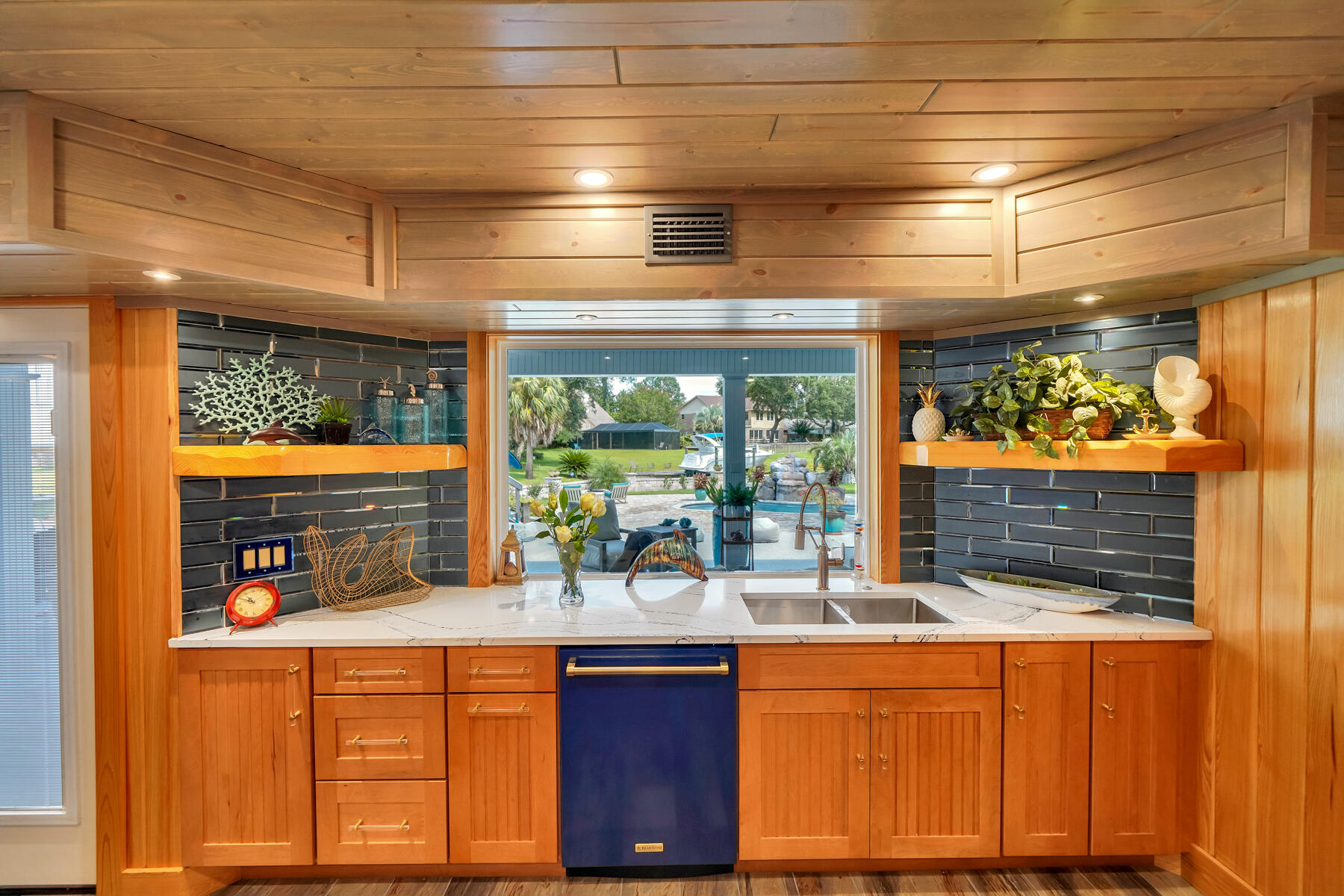 MARINERS COVE - Residential