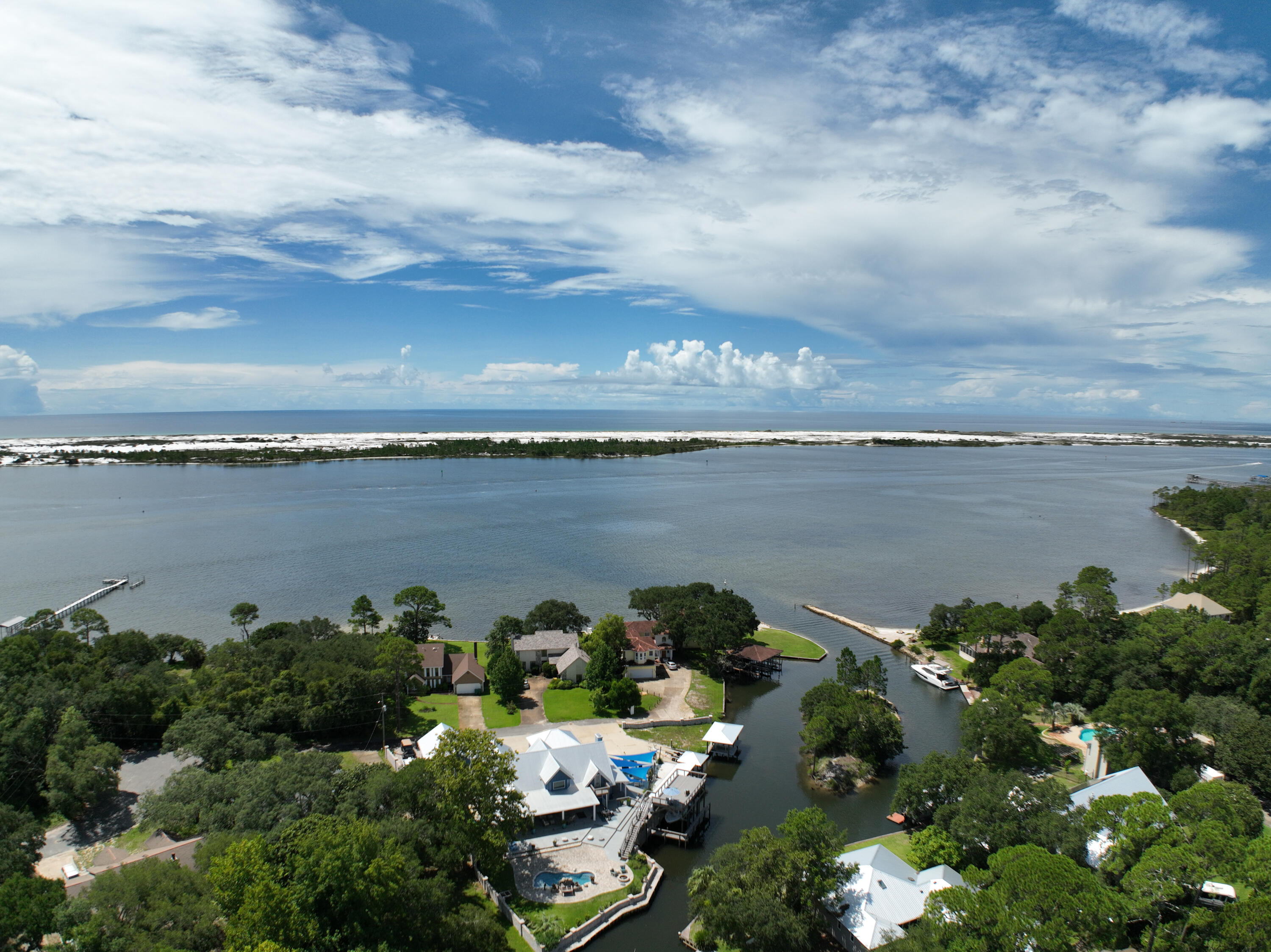 MARINERS COVE - Residential