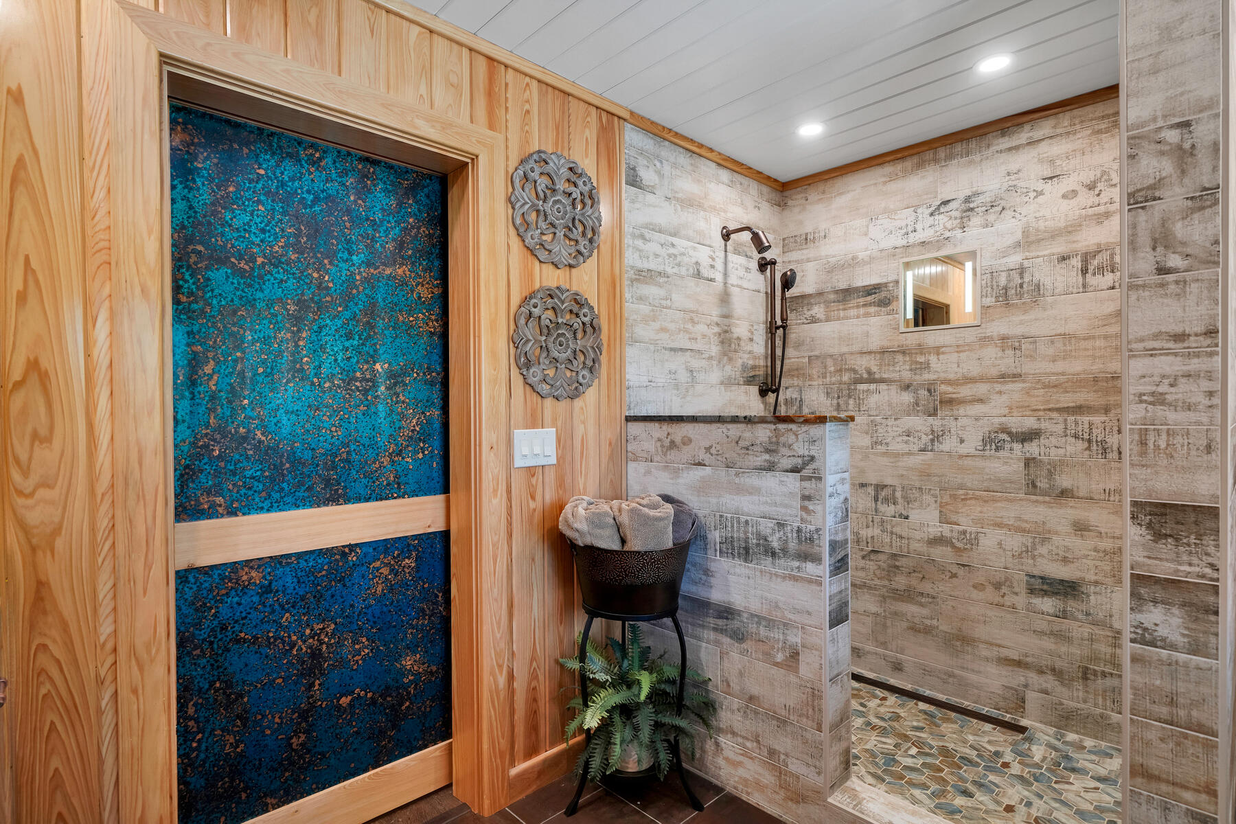 MARINERS COVE - Residential