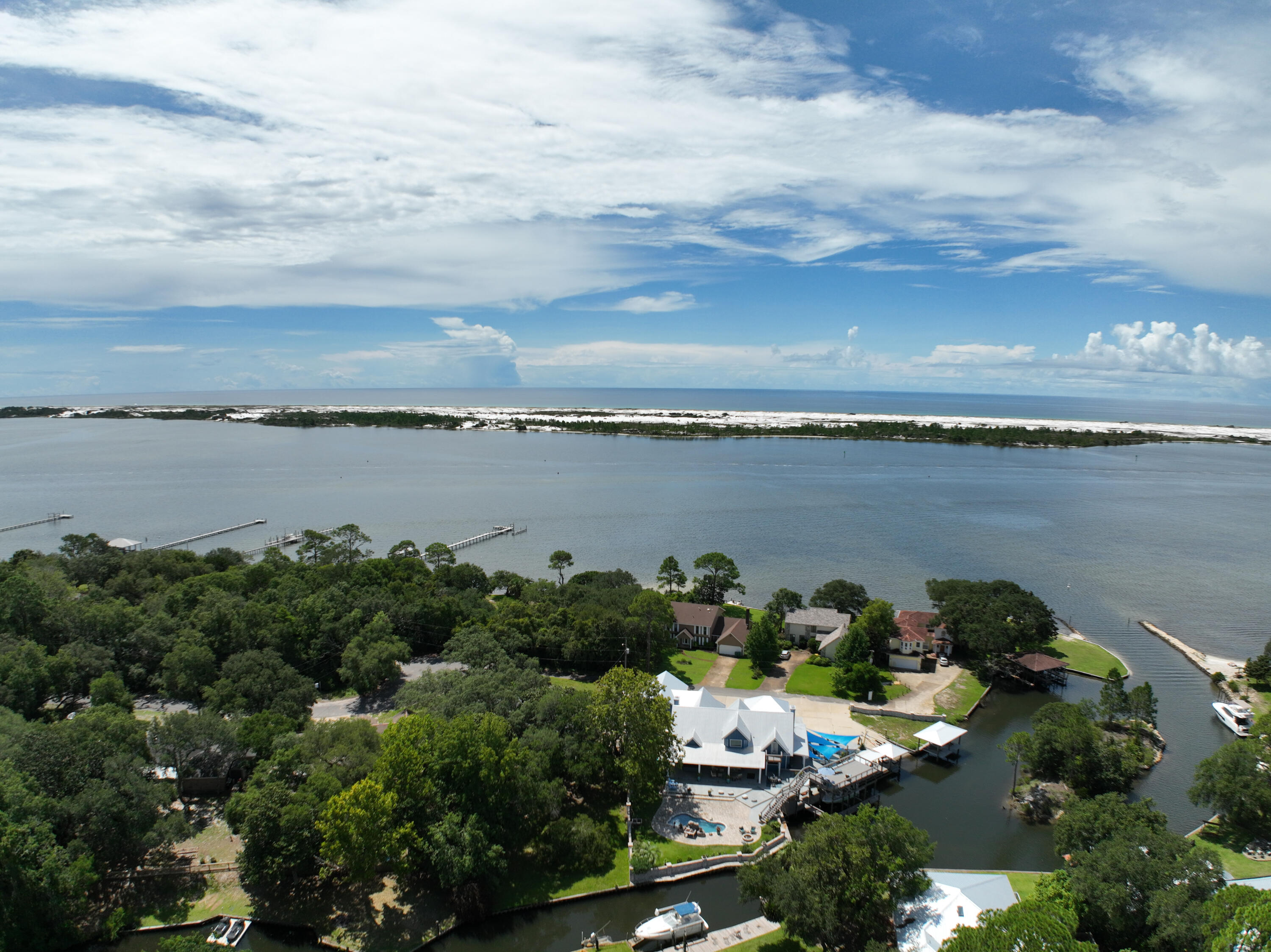 MARINERS COVE - Residential