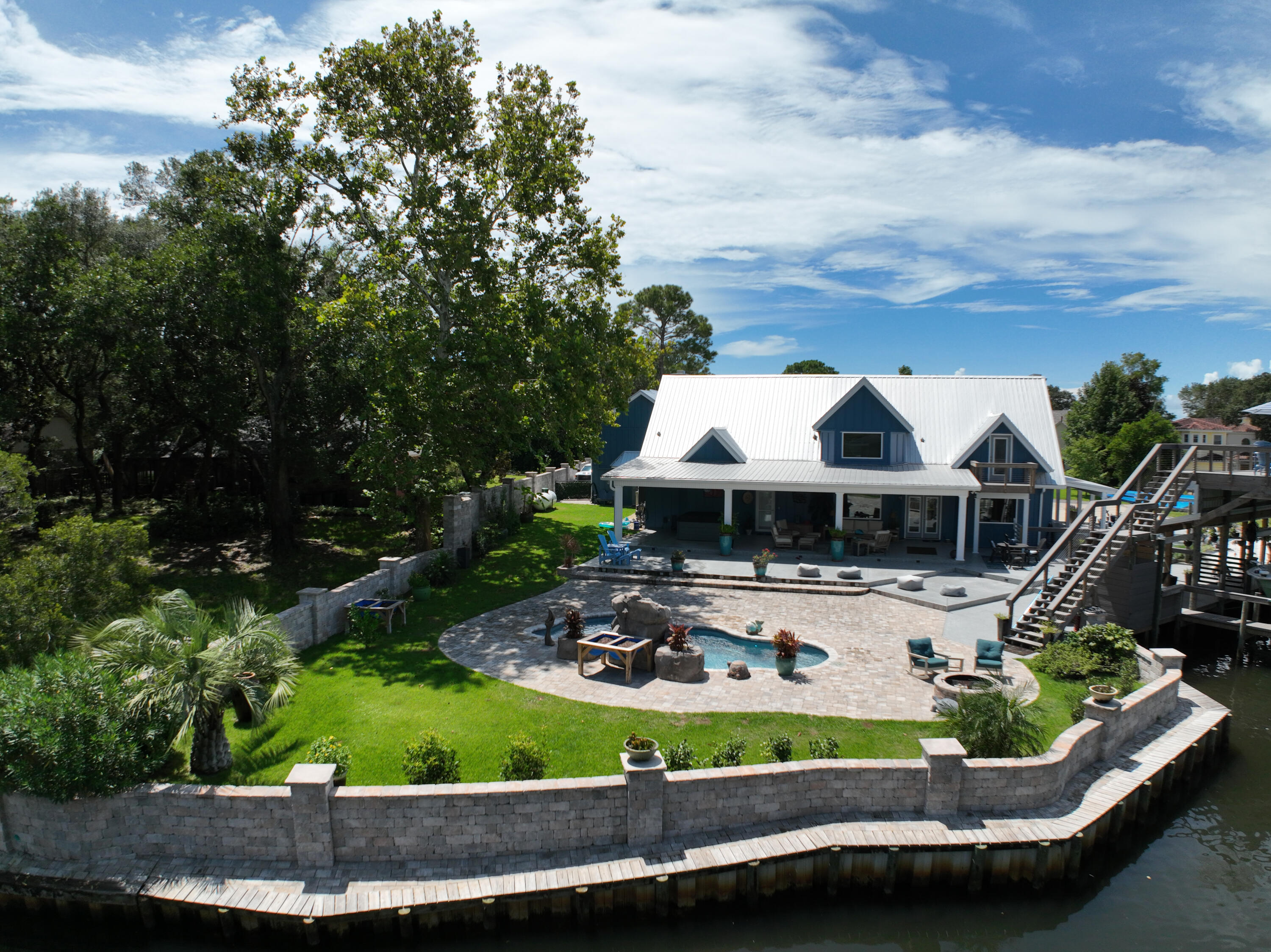 MARINERS COVE - Residential