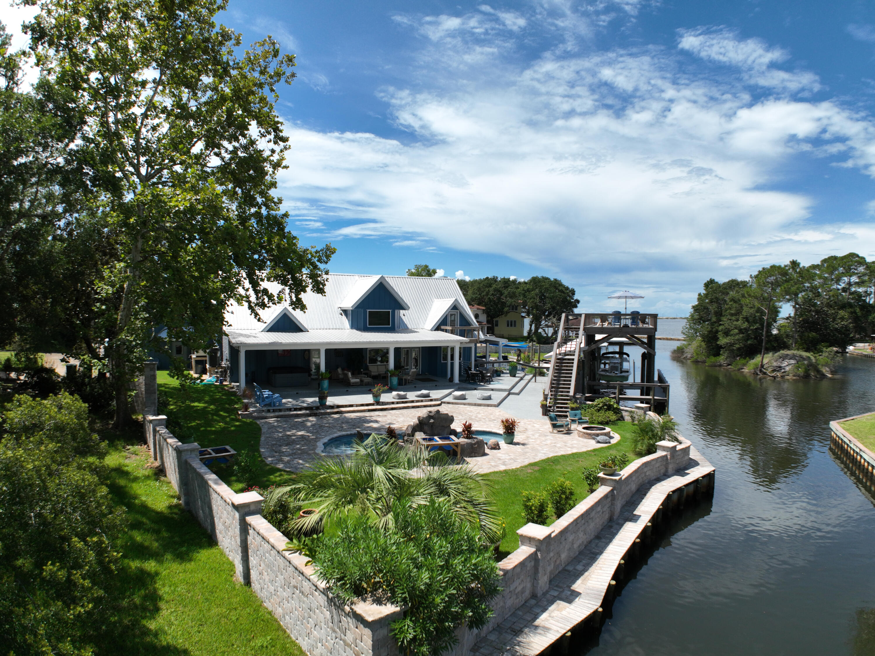 MARINERS COVE - Residential