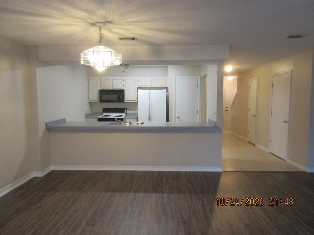 FOREST HILLS UNIT 1 - Residential Lease
