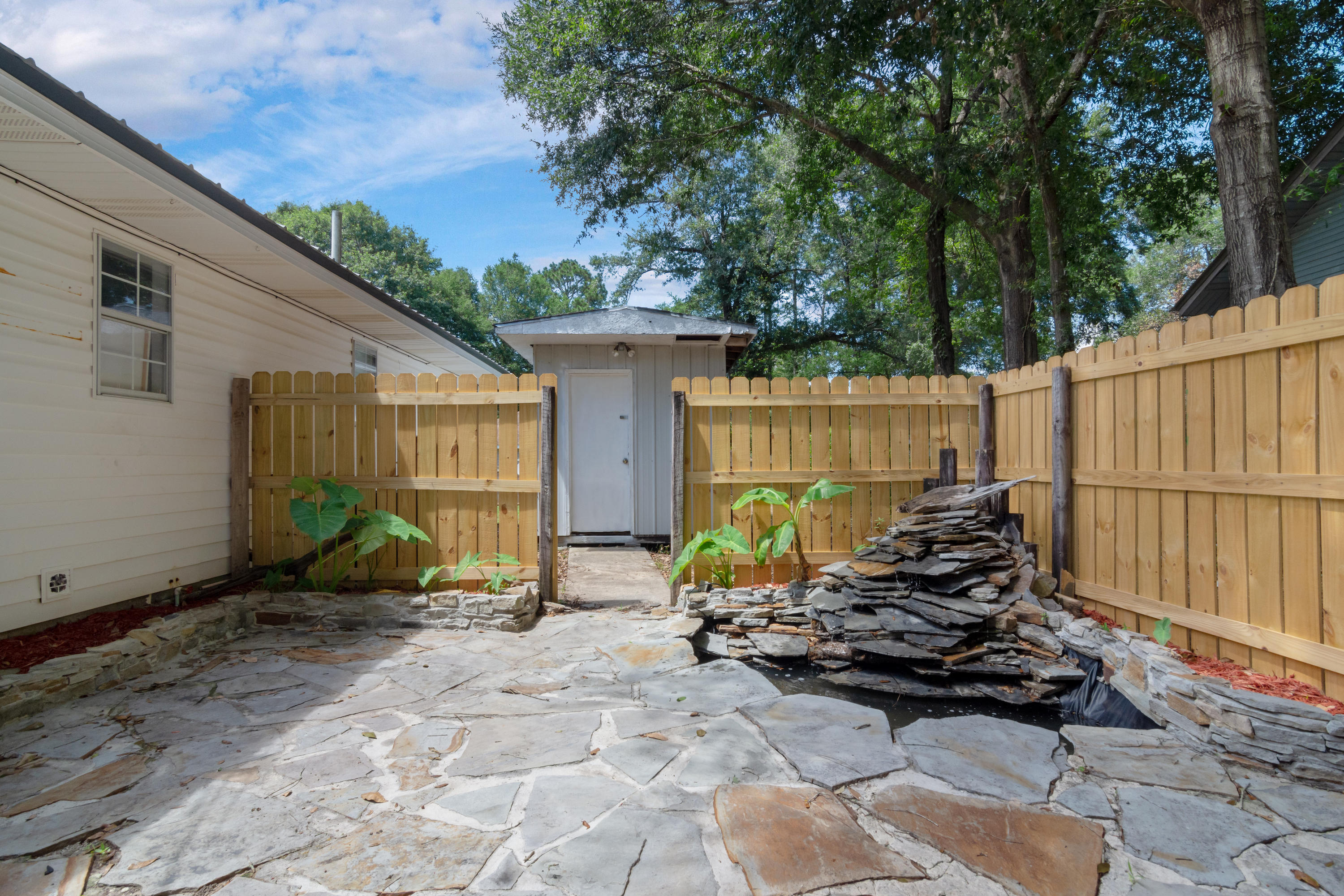 CINCO ADDN TO CRESTVIEW - Residential